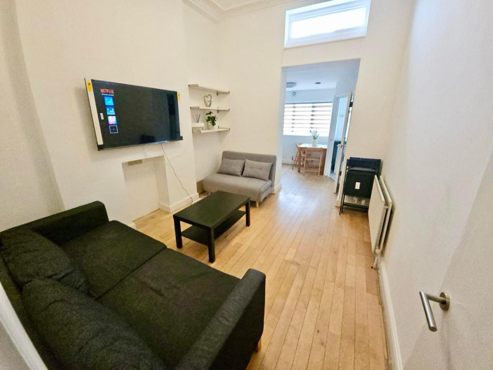 Apartment 2-br In London, Ideal Location!