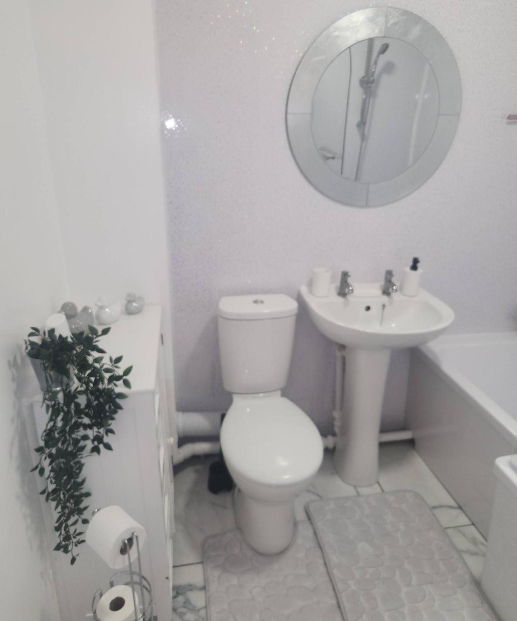 Serene Retreat - 2 Bedroom Flat For Rent *