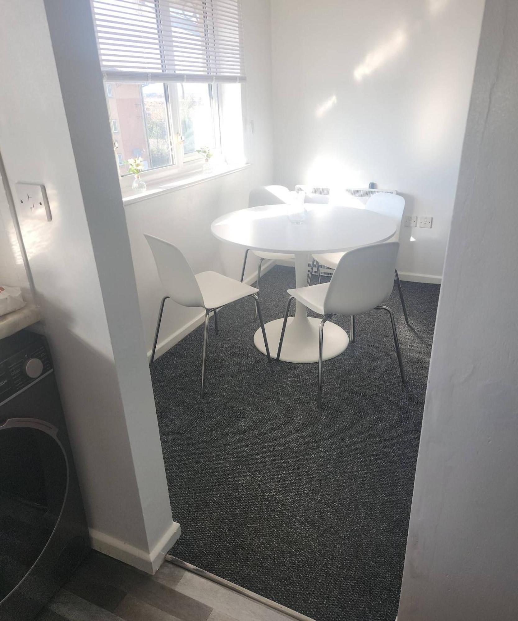 Apartment Serene Retreat - 2 Bedroom Flat For Rent *