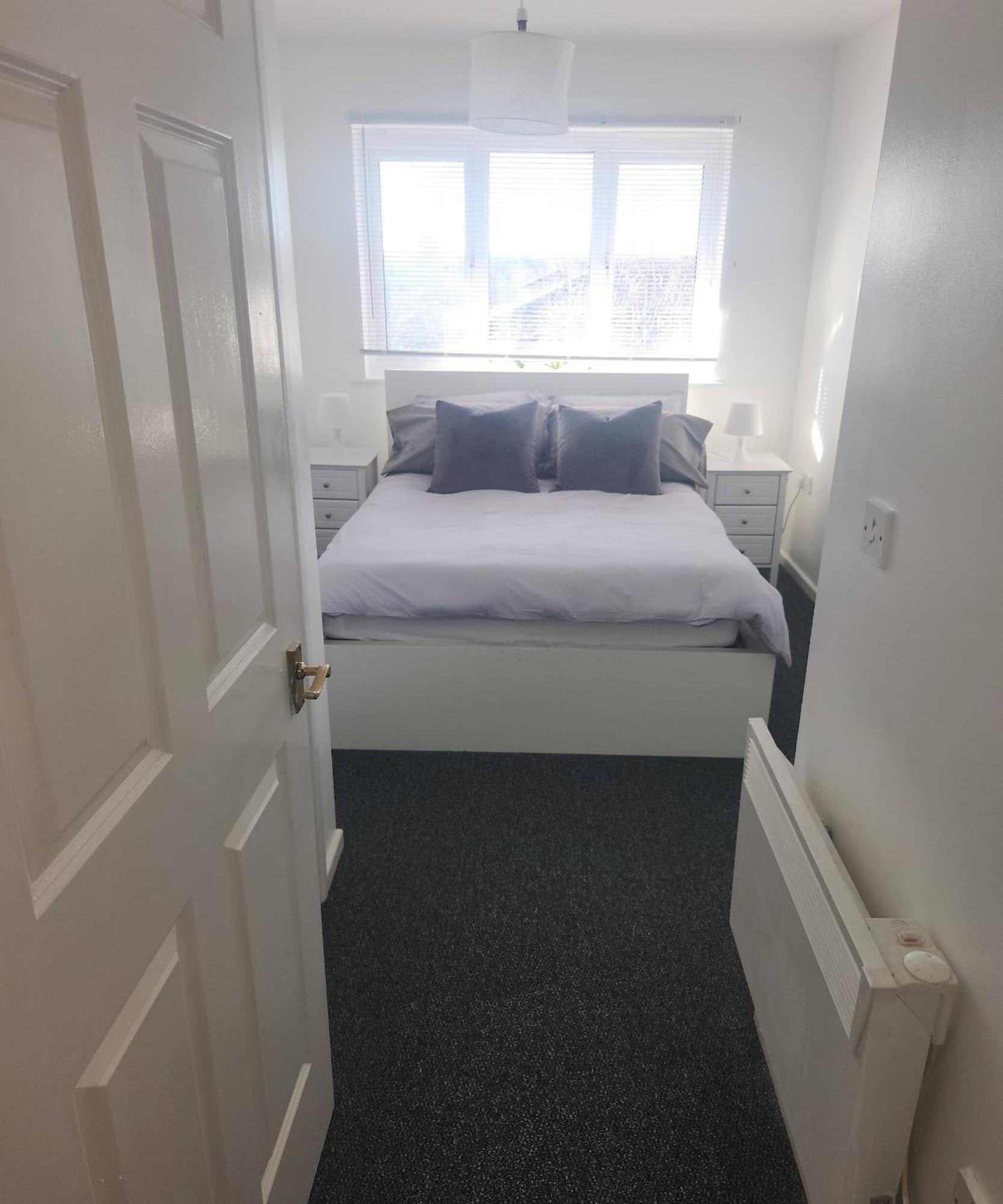 Serene Retreat - 2 Bedroom Flat For Rent *