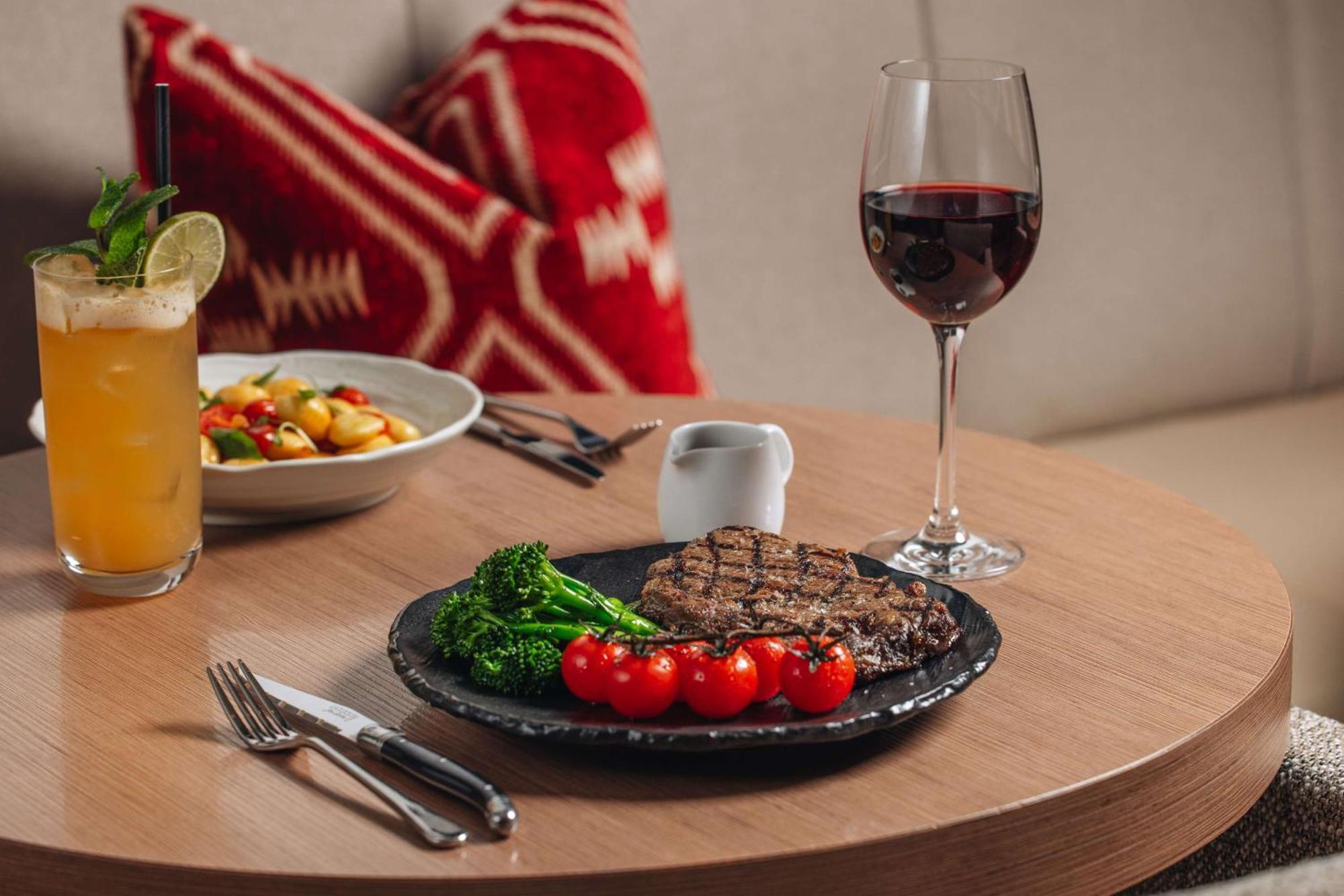 Radisson Blu Hotel, Tottenham Court Road - Formerly Kenilworth 4*