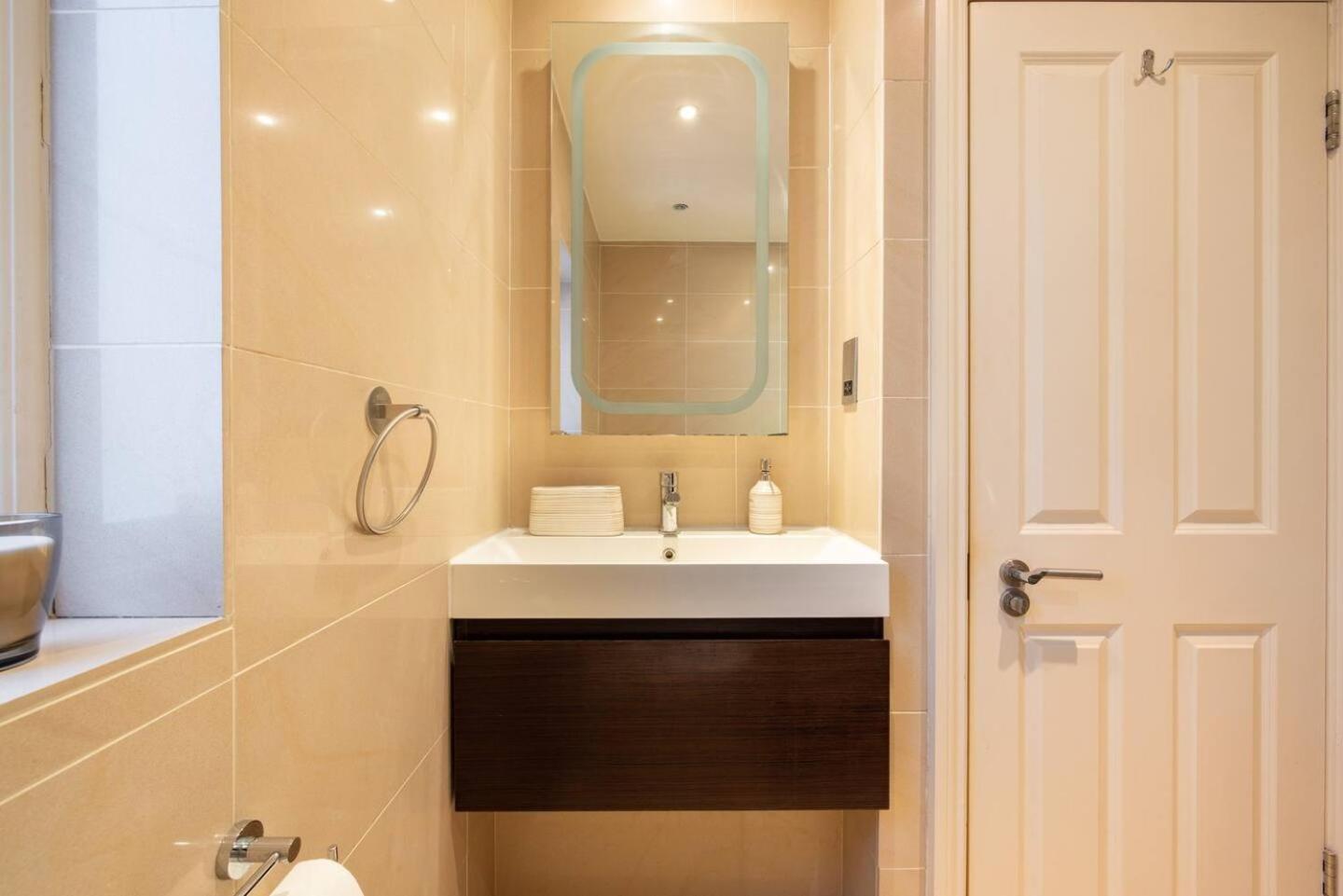 Apartment Niru Experience Huge Private Terrace London