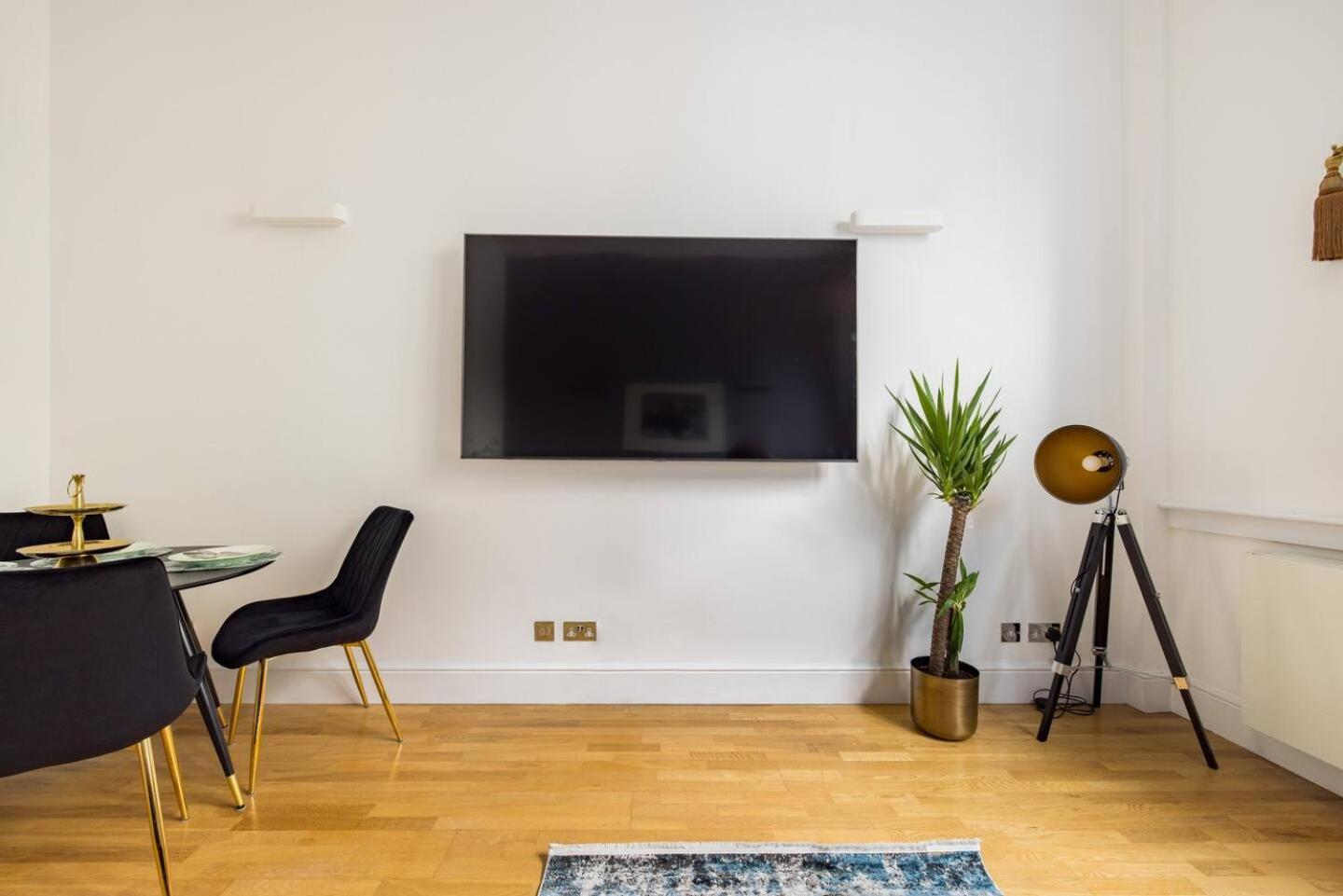 Niru Experience Huge Private Terrace Apartment London