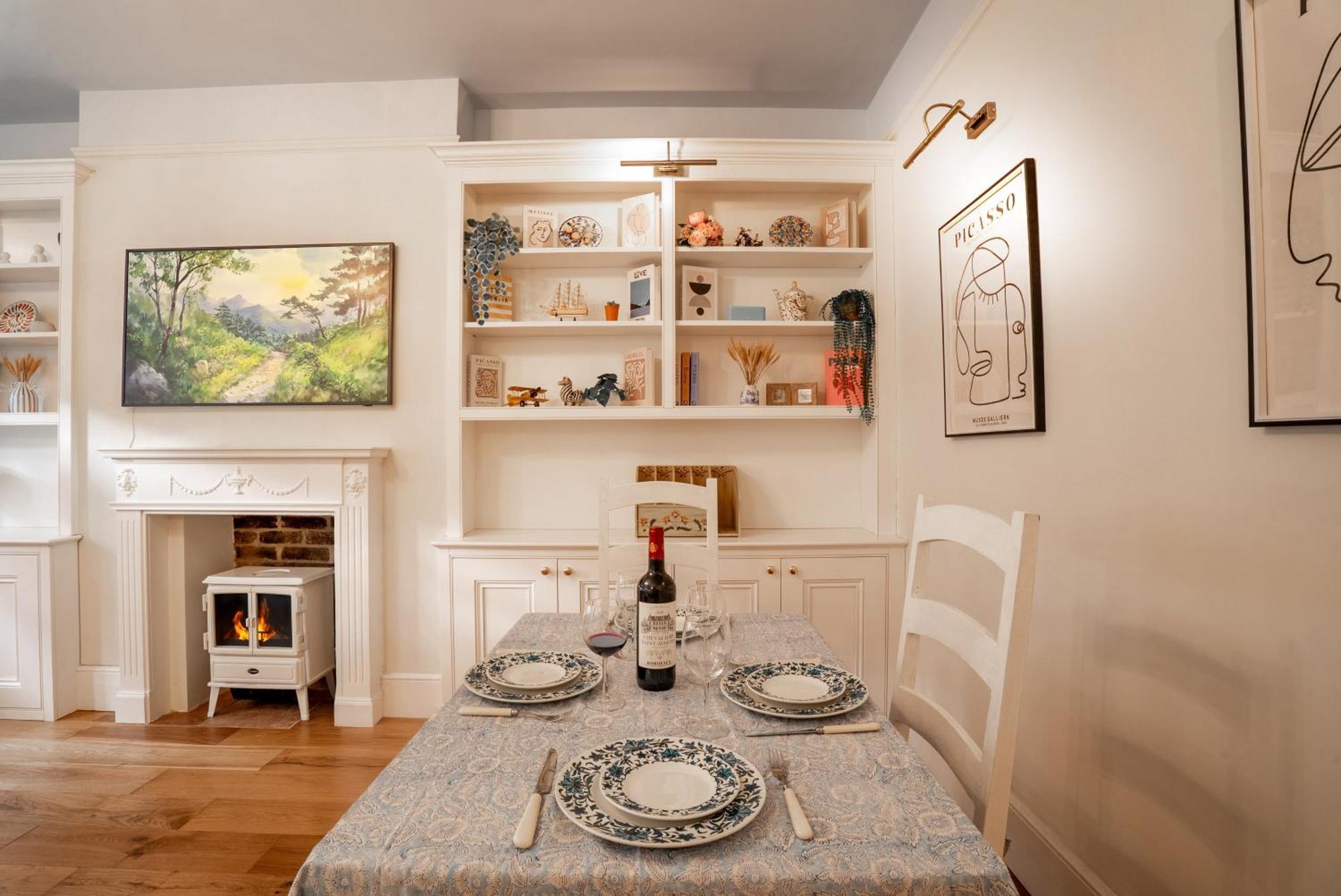 The Plush Putney - 2 Bed - 2 Bath - Ground Floor London