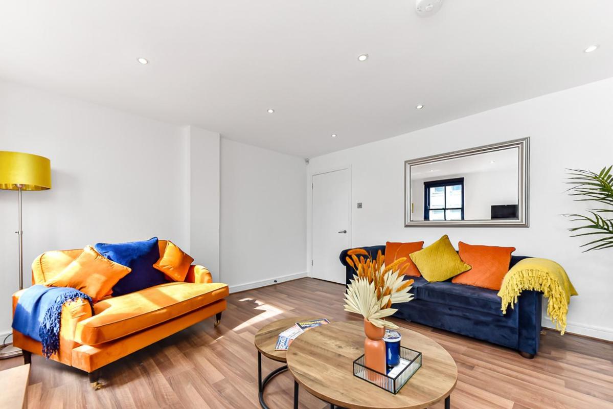 Apartment Bright And Spacious 2 Bed In *