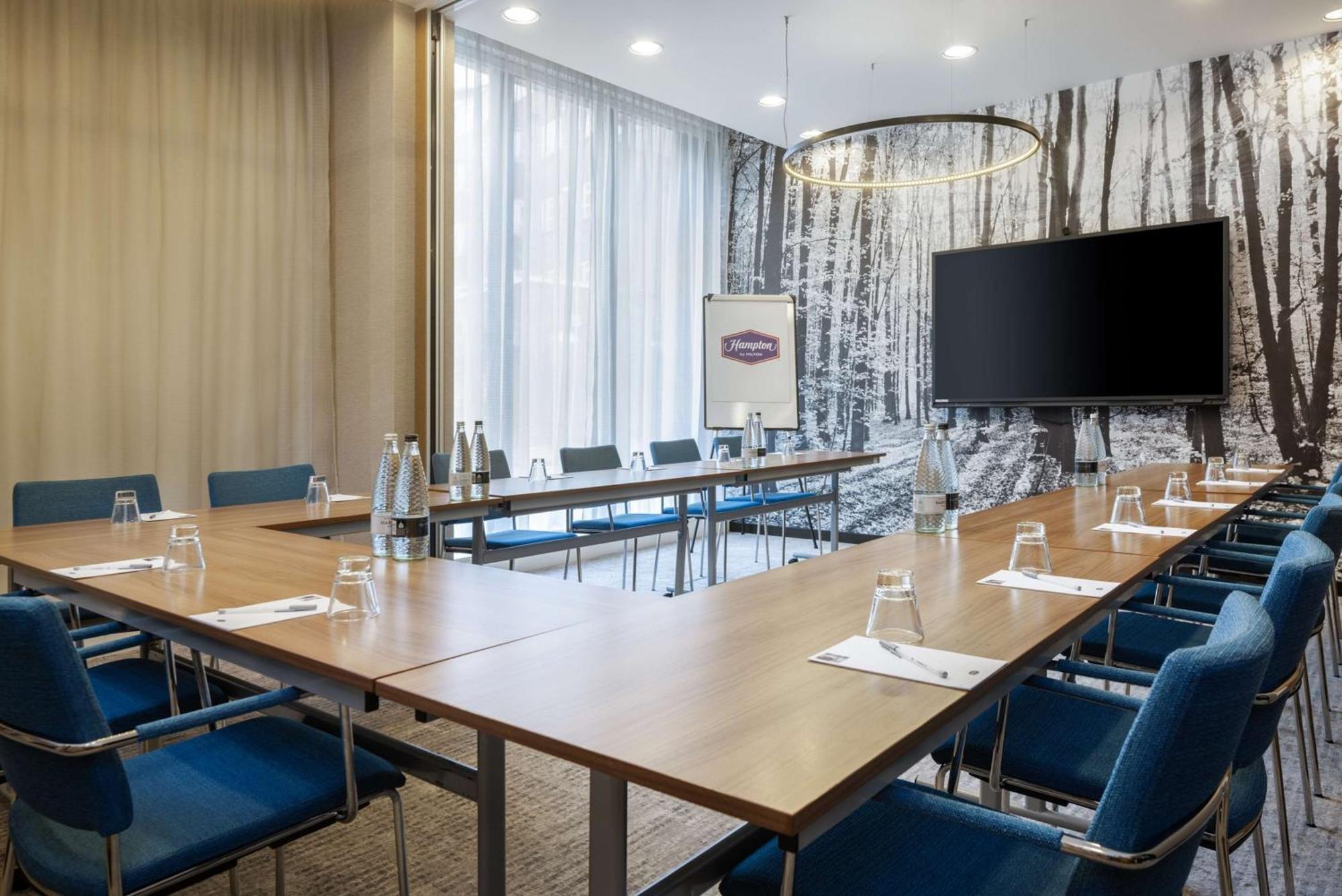 Hampton By Hilton Waterloo Hotel London