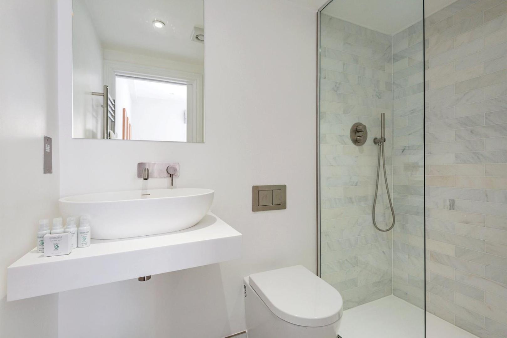 Lillie Road B Apartment