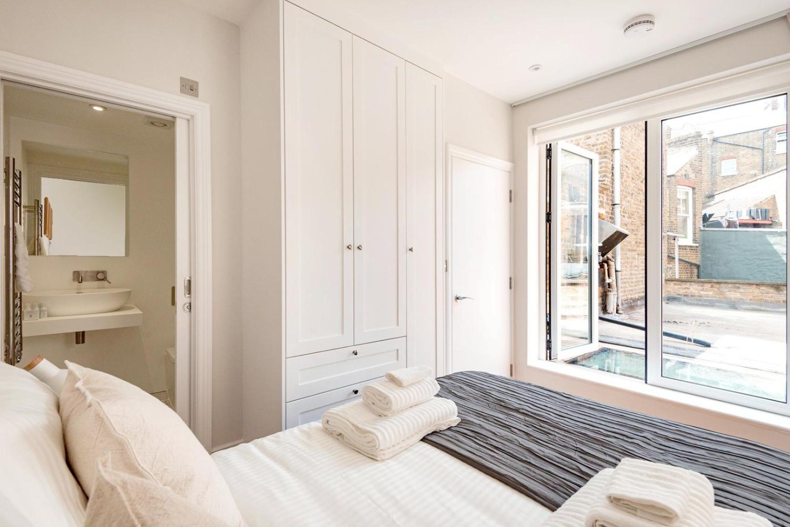 Lillie Road B Apartment London