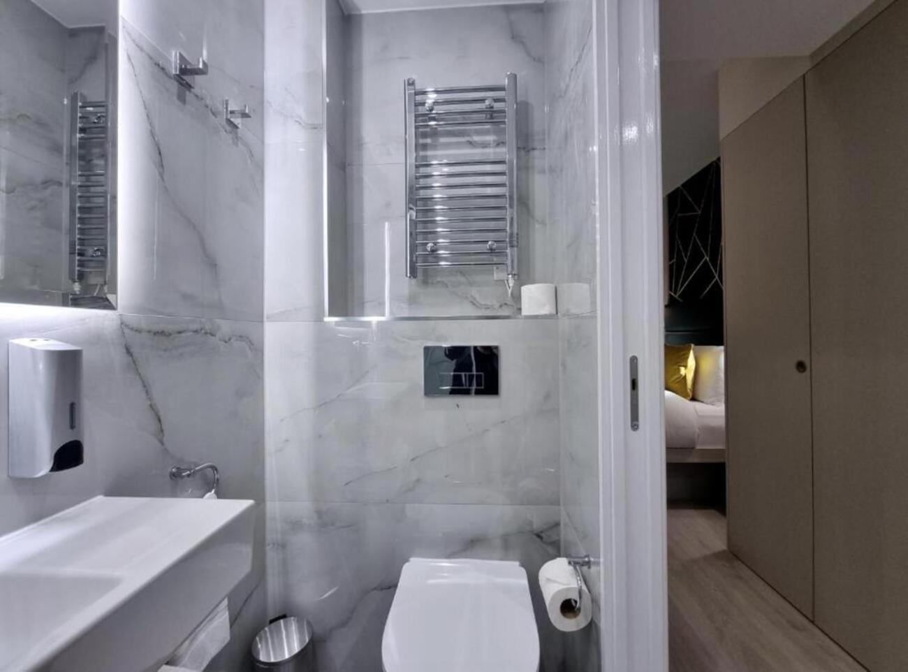 Nox Olympia Hotel London