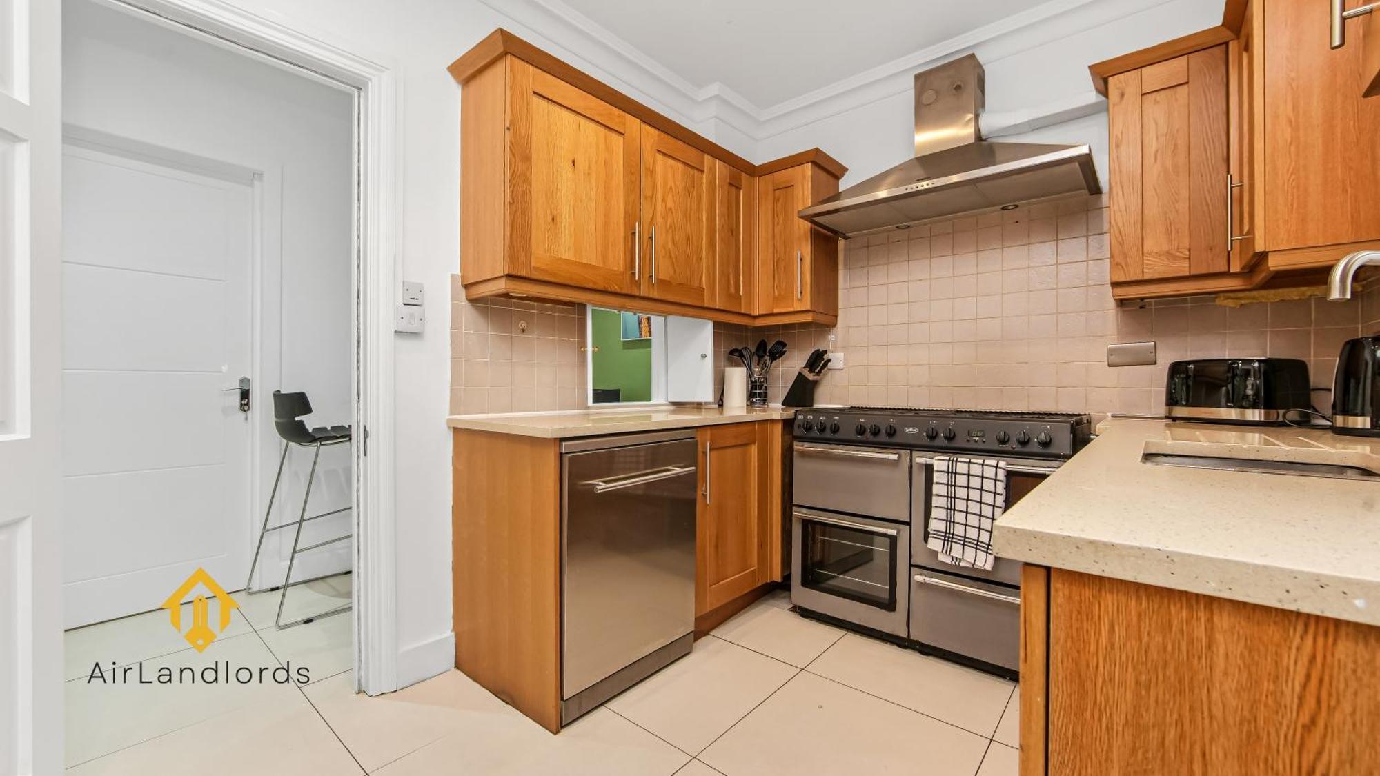 Ferienhaus Exceptional 4 Bedroom House Paddington Station! London