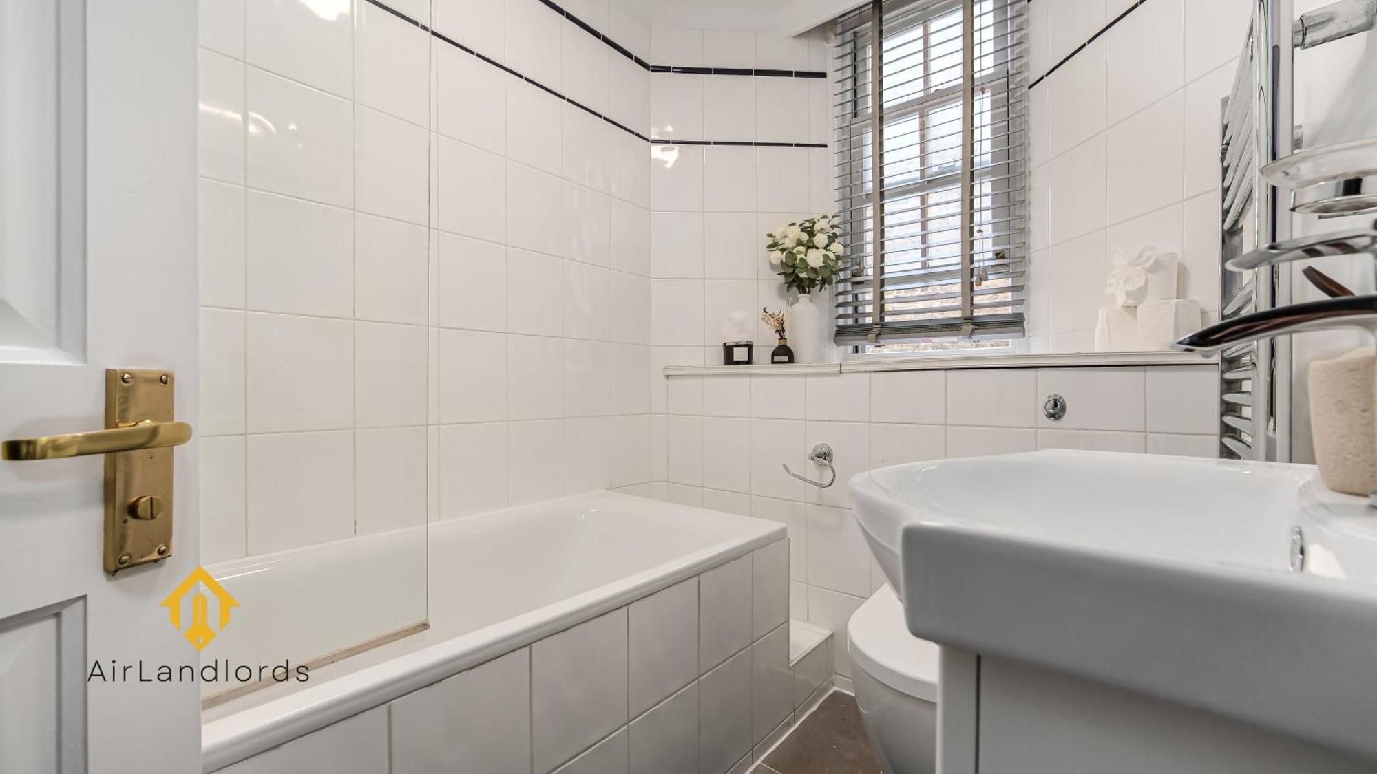 Ferienhaus Exceptional 4 Bedroom House Paddington Station! London