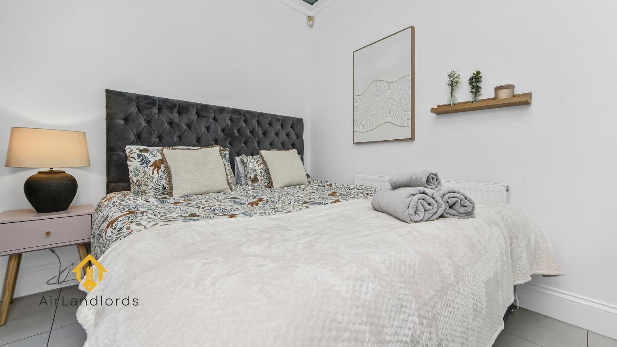Ferienhaus Exceptional 4 Bedroom House Paddington Station! London