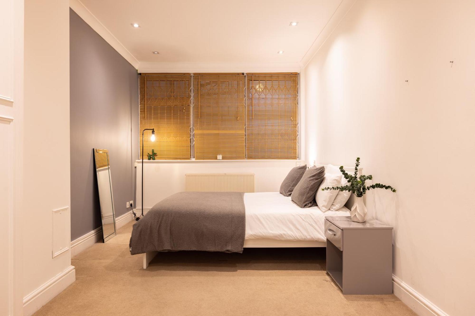 Charming Retreat In * London