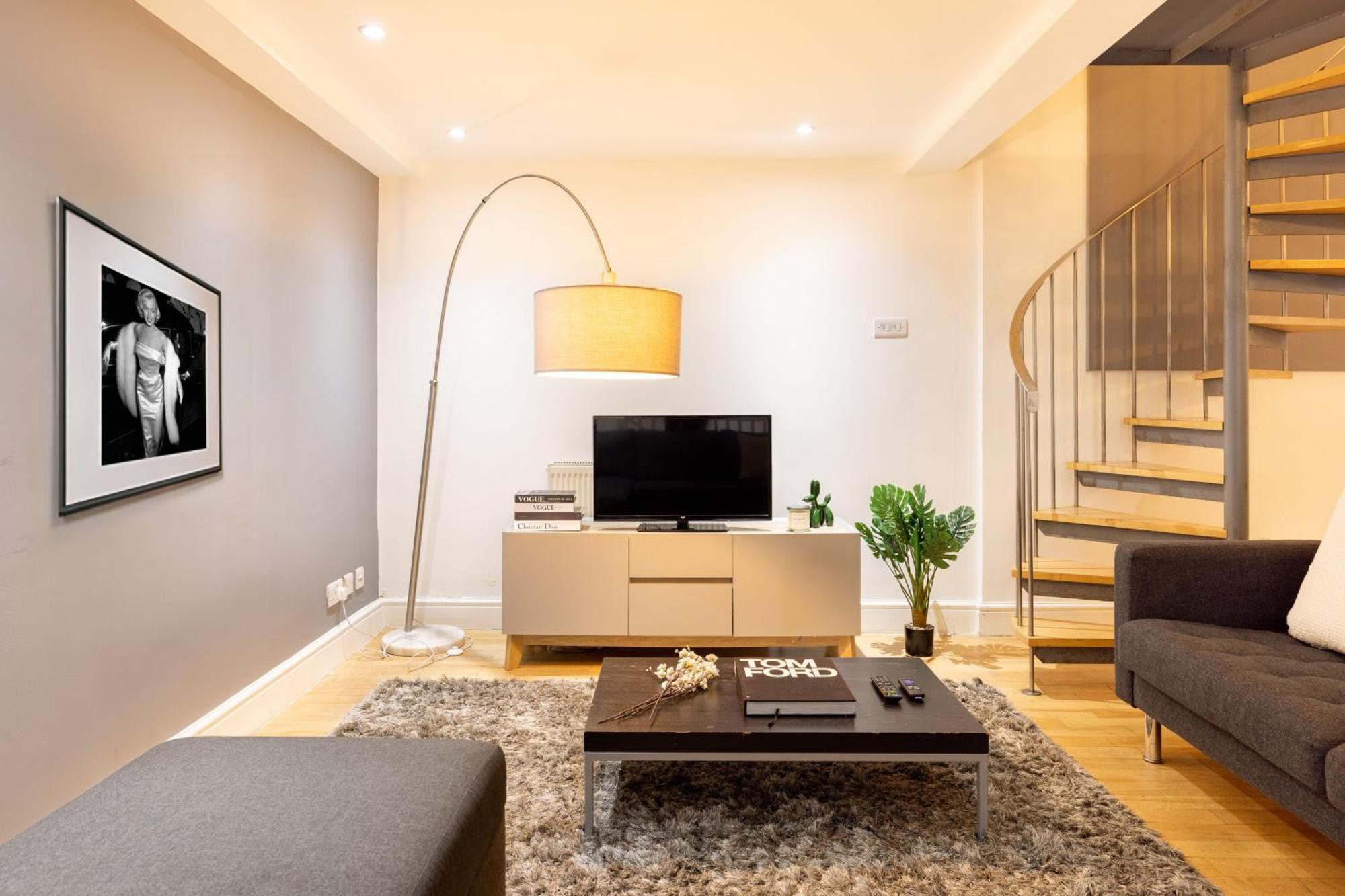 Charming Retreat In Apartment *