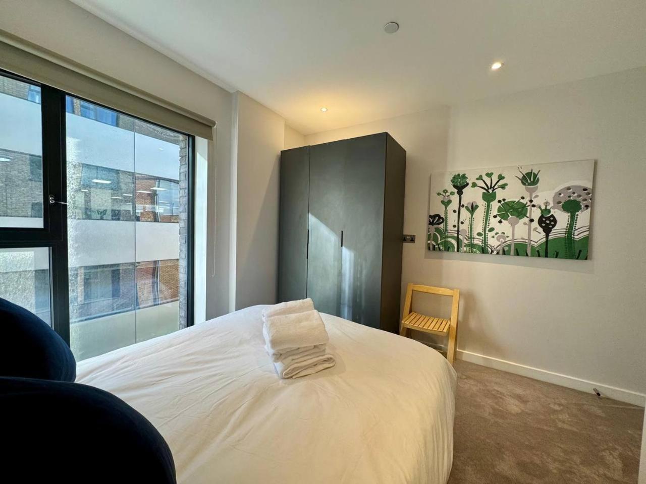 Apartment Modern 2 Bedroom Near Eye