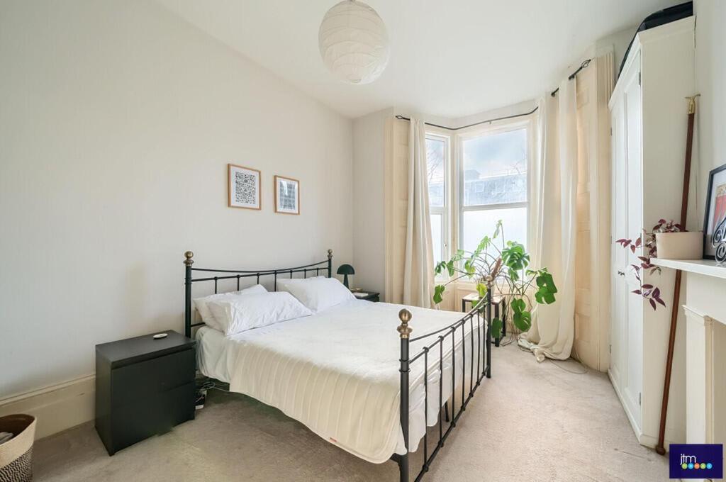 Chic & Modern Flat In * London