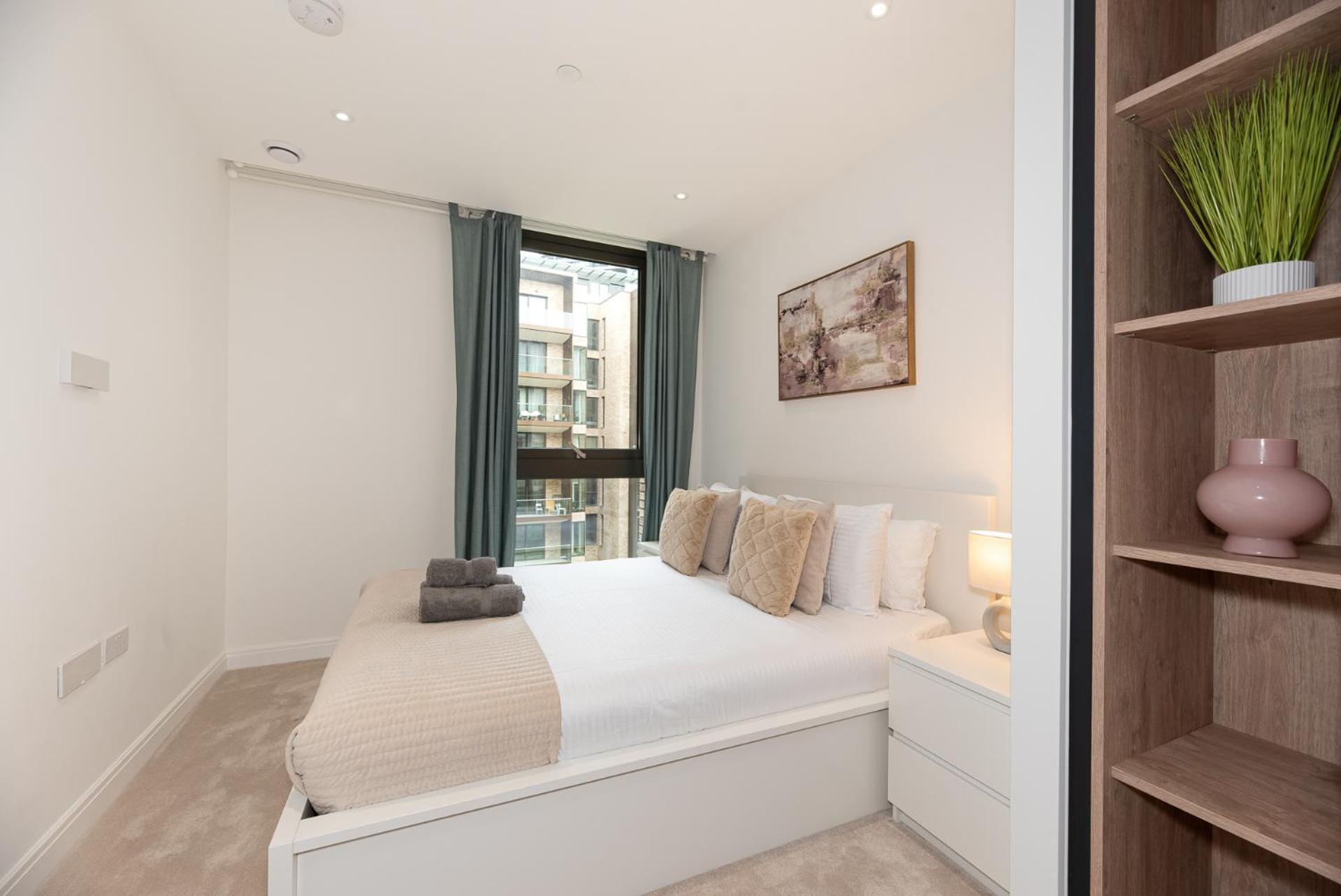 Premium 2-Bedroom Flat With Lift & Private Balcony In Farringdon, London Apartment London