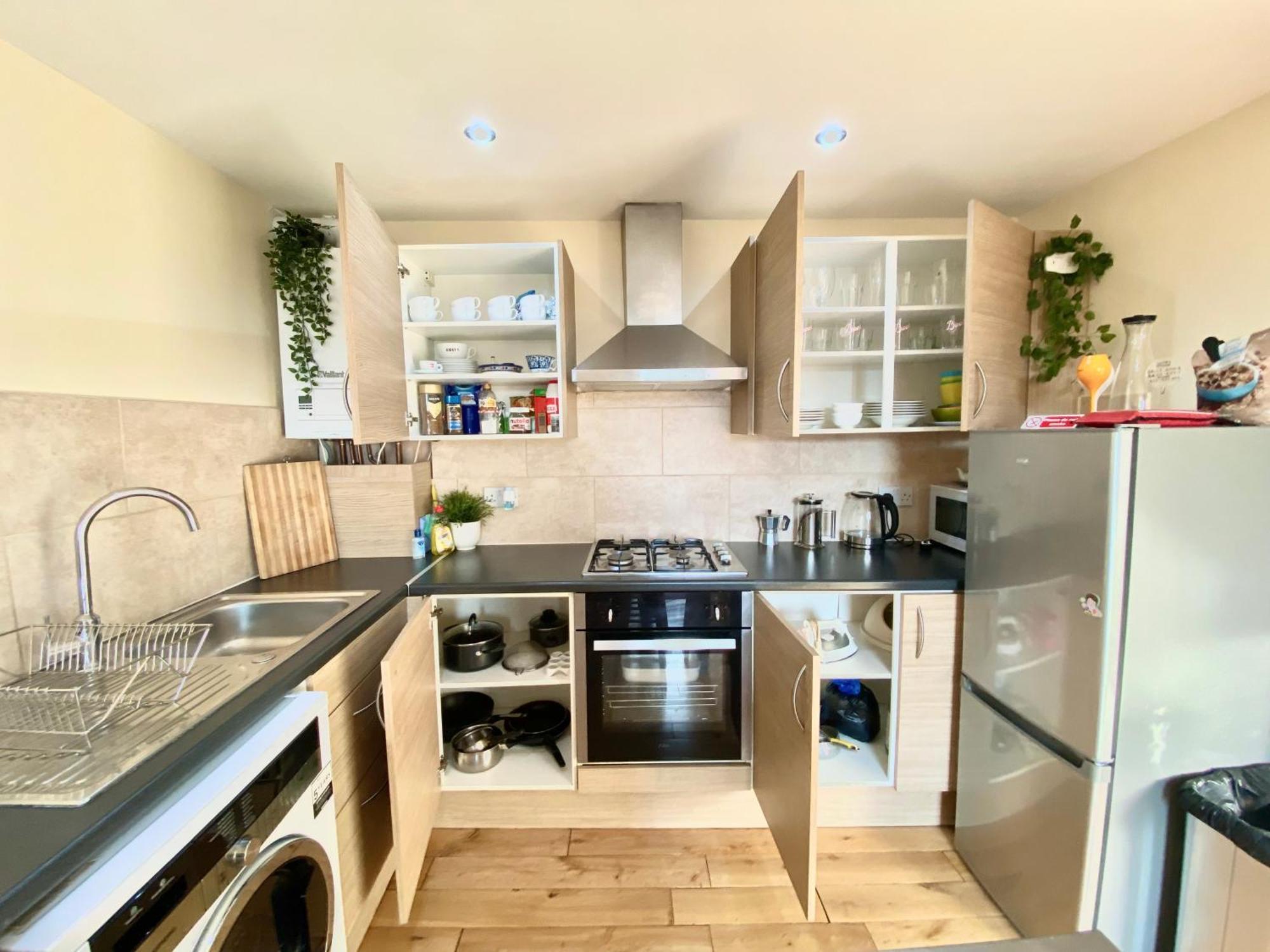 London's East End 2 Bedroom * London