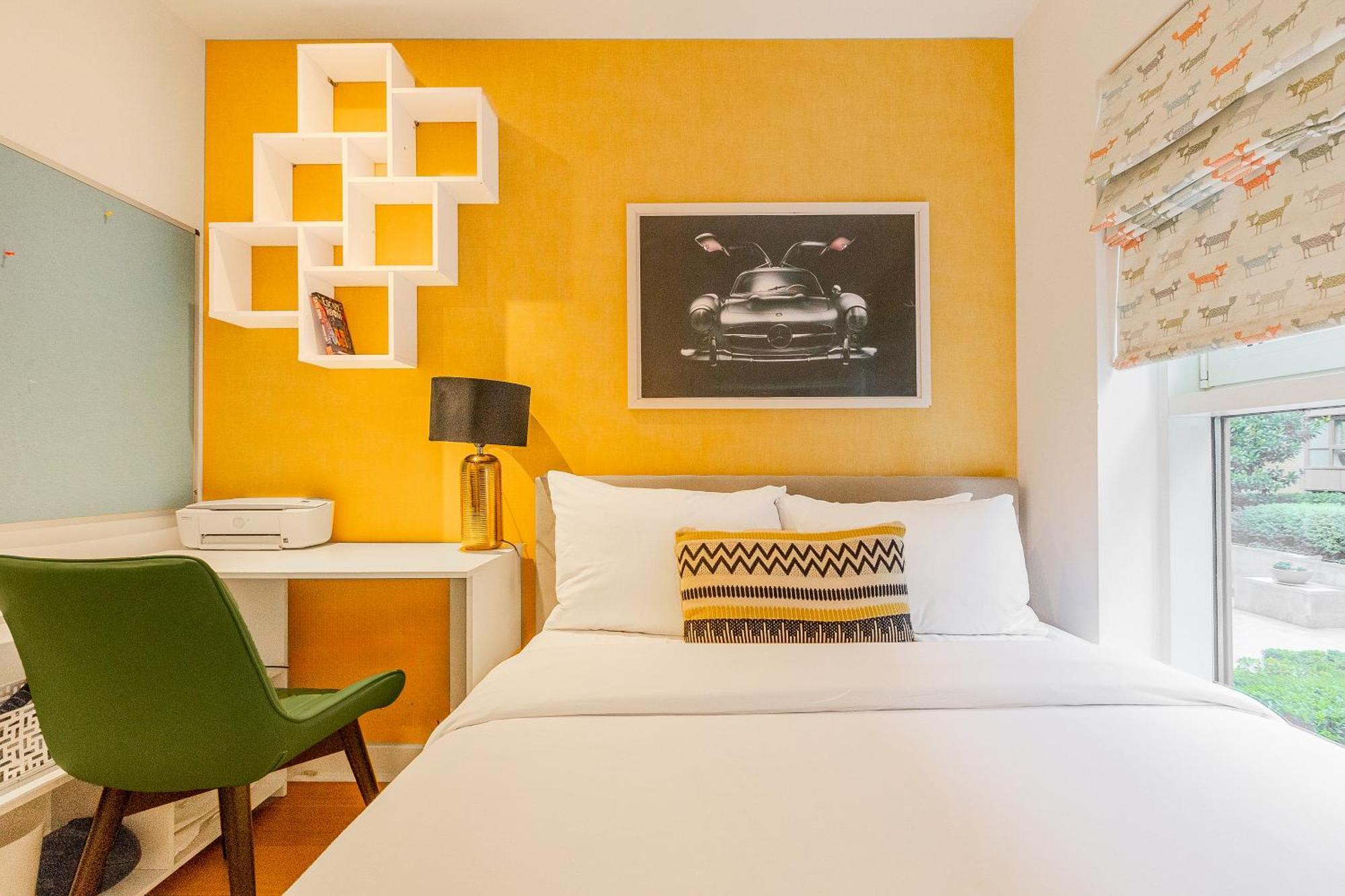 Upscale 3br W Balcony, 3min Railway Station