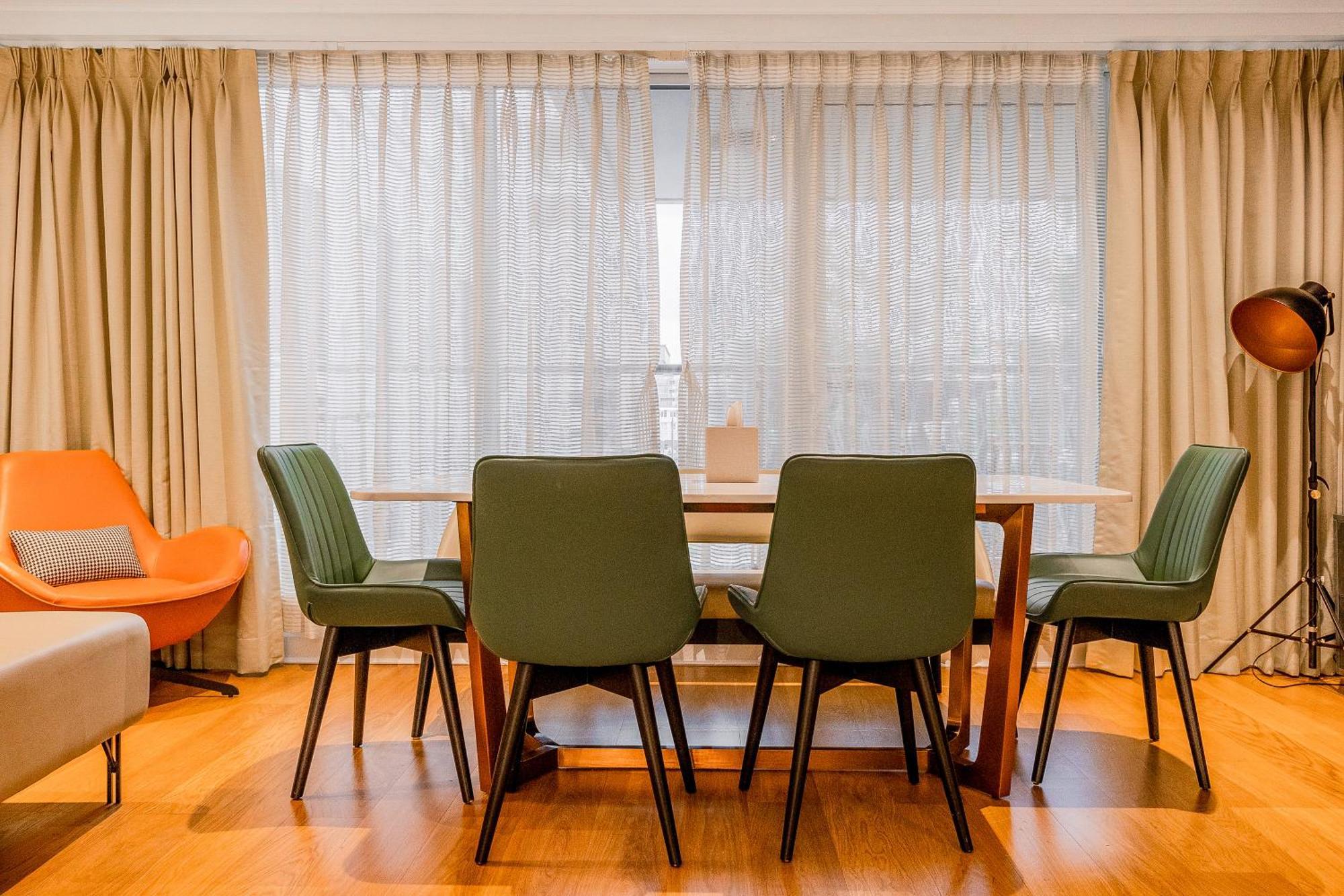 Upscale 3br W Balcony, 3min Railway Station London