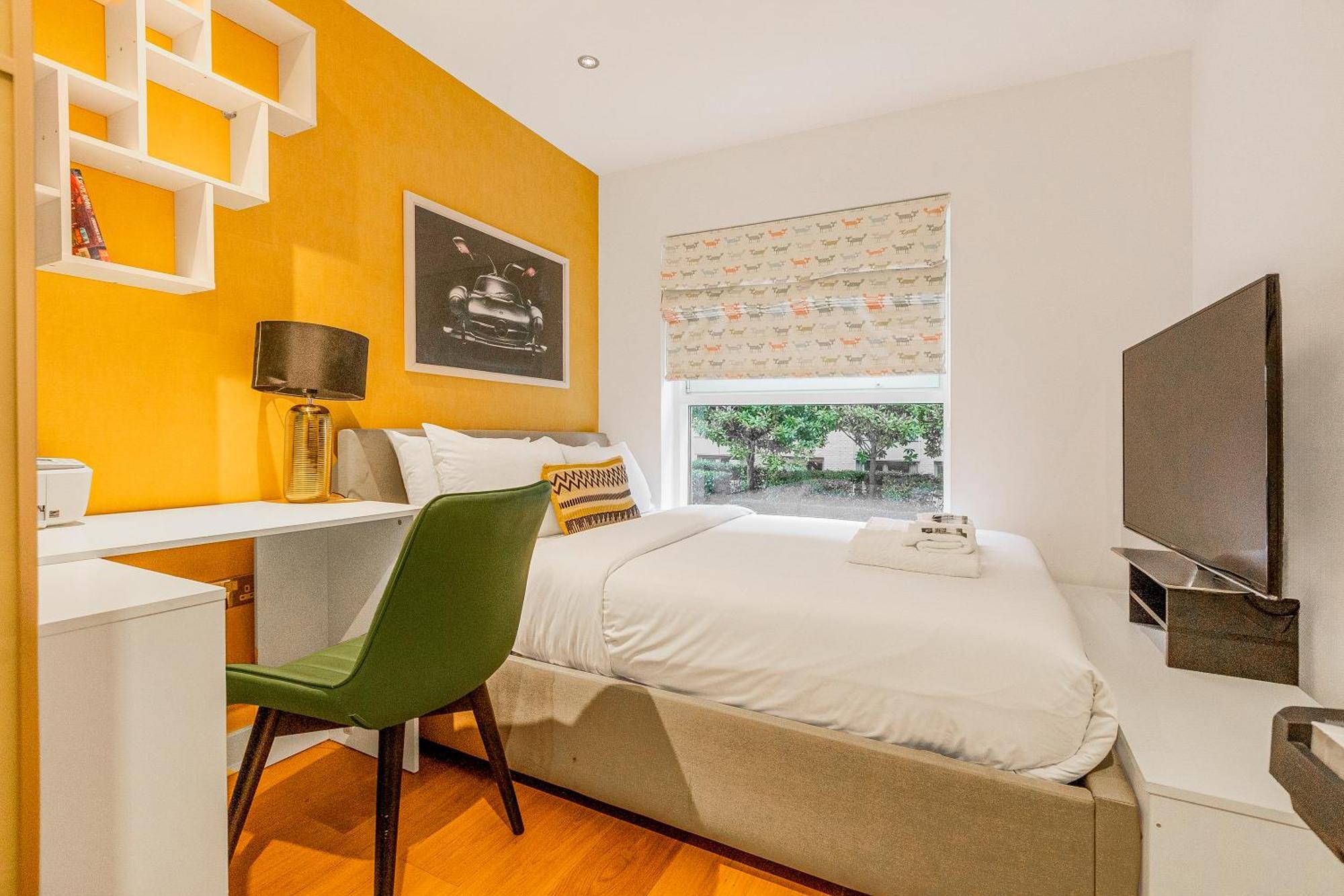 Apartment Upscale 3br W Balcony, 3min Railway Station