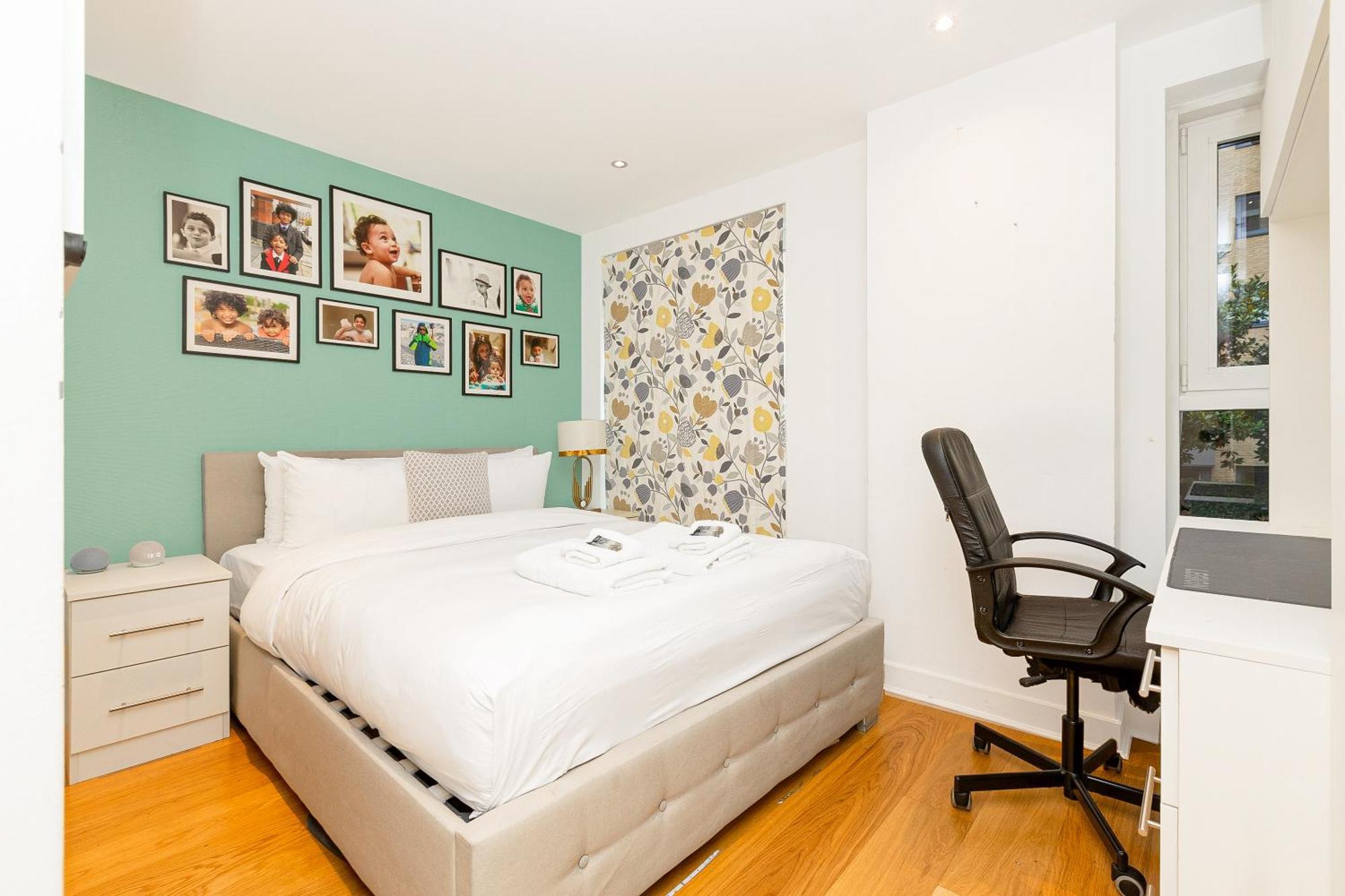 Upscale 3br W Balcony, 3min Railway Station Apartment *
