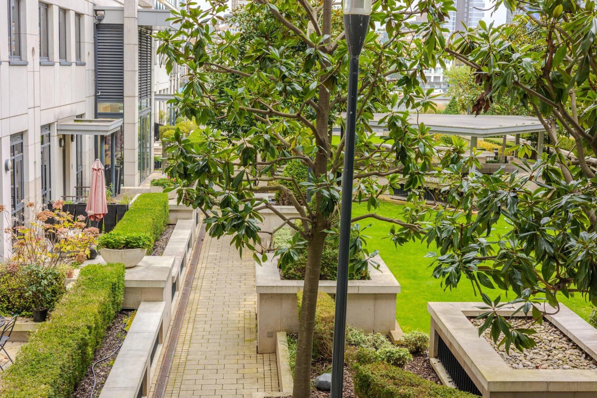 Apartment Upscale 3br W Balcony, 3min Railway Station *