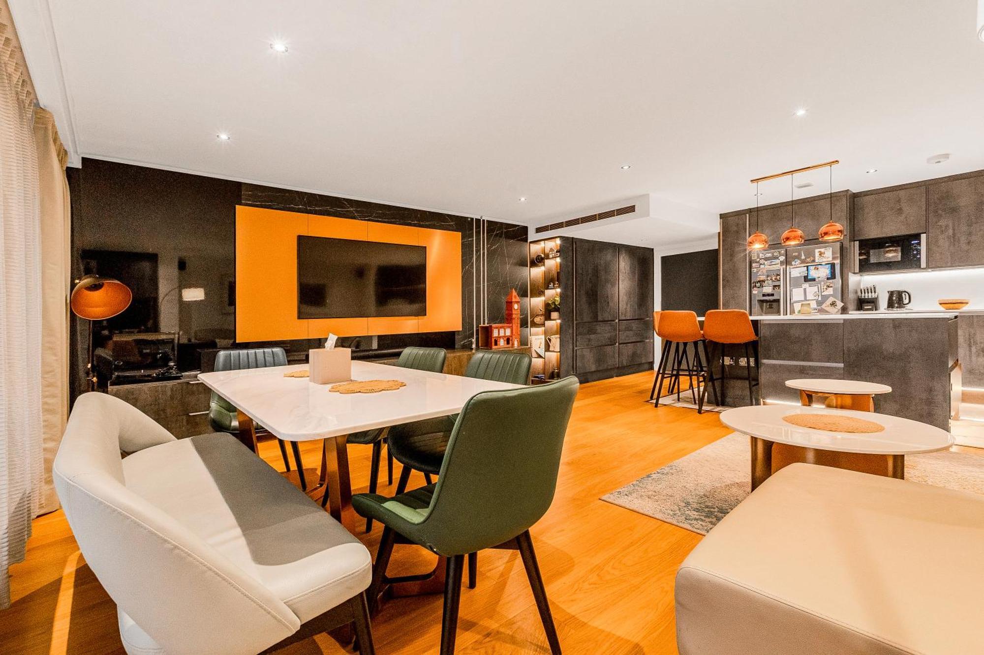Apartment Upscale 3br W Balcony, 3min Railway Station London