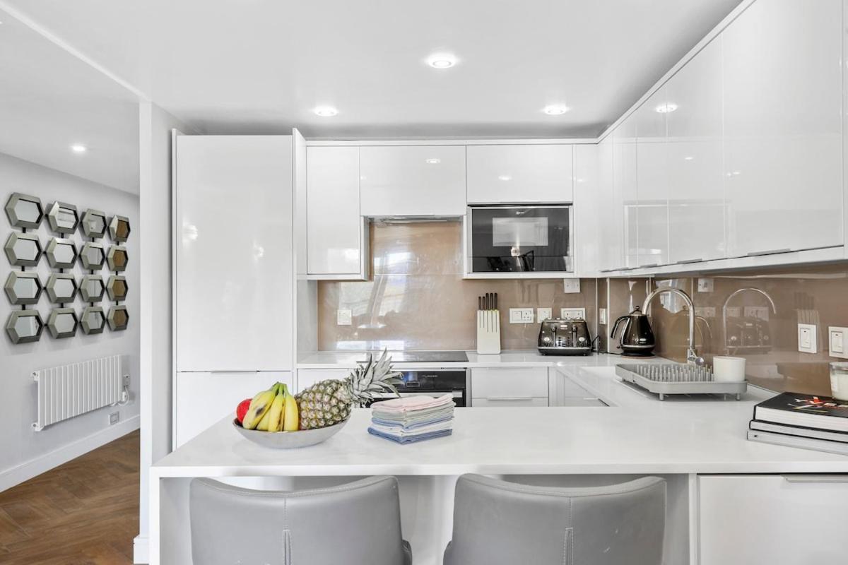 Modern Luxe 1 Bedroom With Location Apartment London