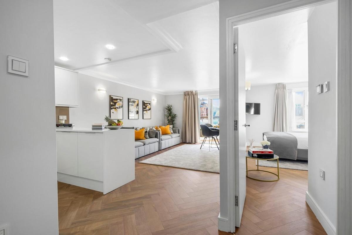 Modern Luxe 1 Bedroom With Location Apartment