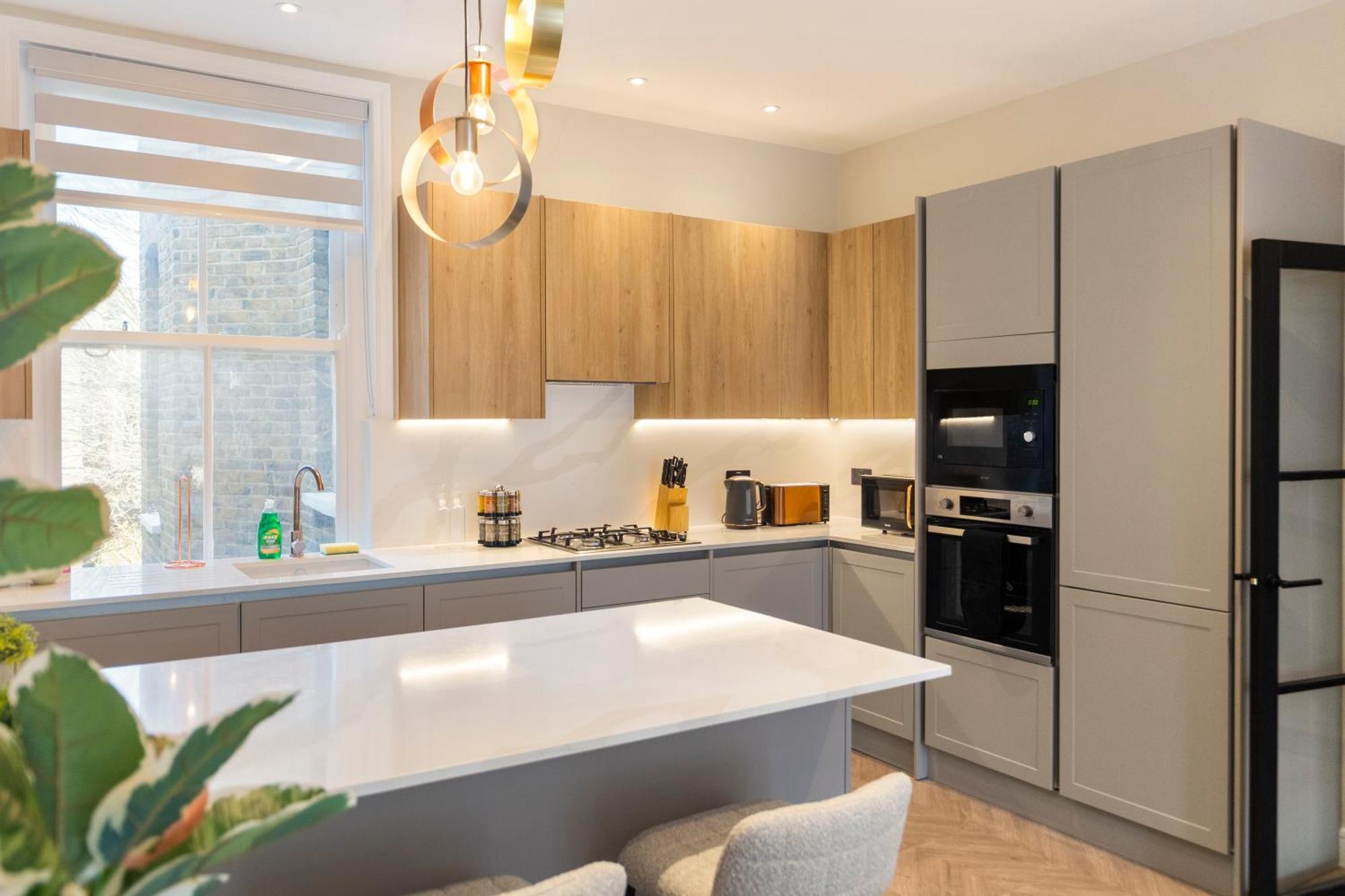 Luxury 3 Bedroom Flat 5 Min Walk To Maida Vale Tube Station Apartment *