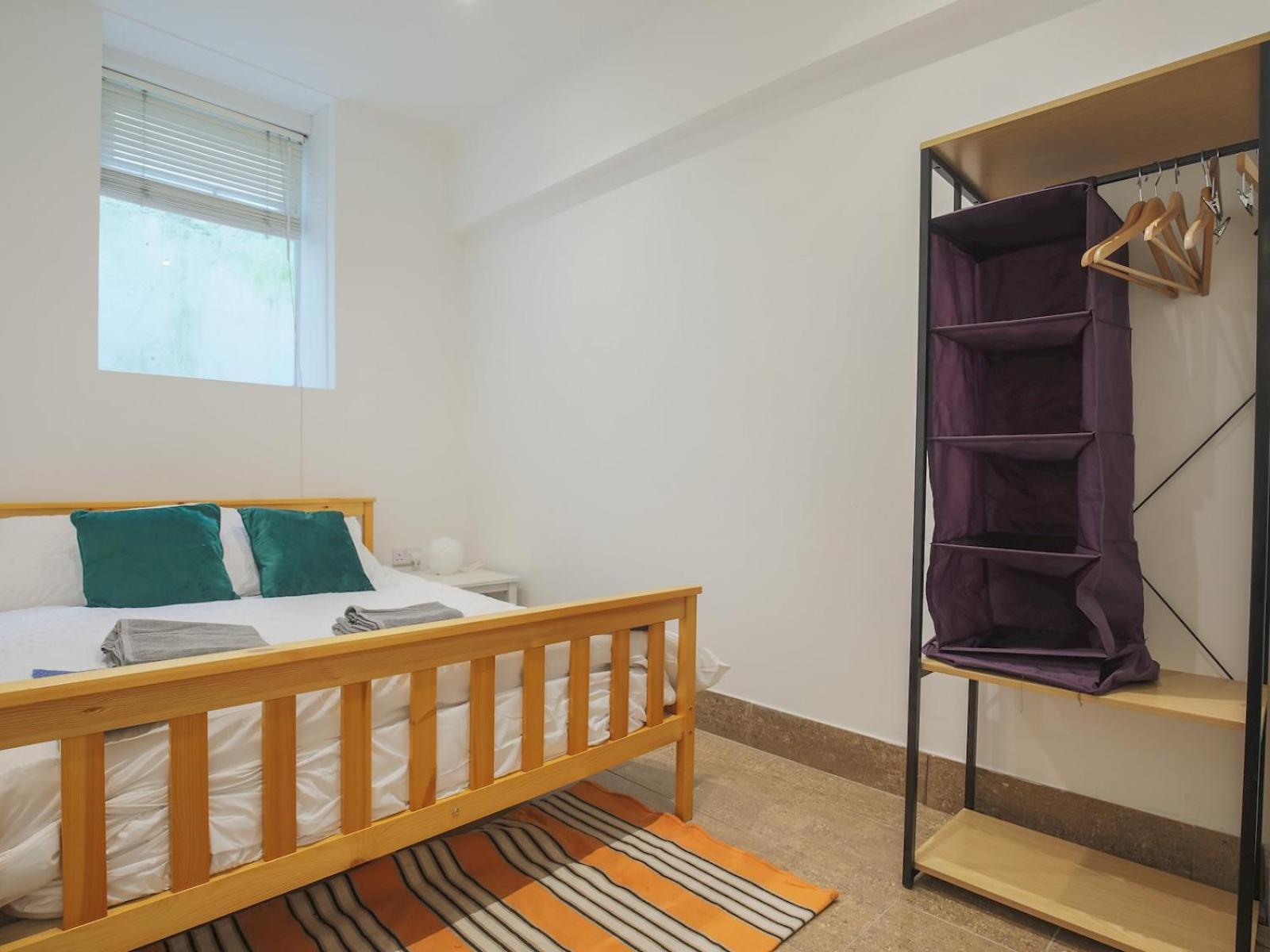 Pass The Keys Stylish Flat - 20 Mins From Apartamento *