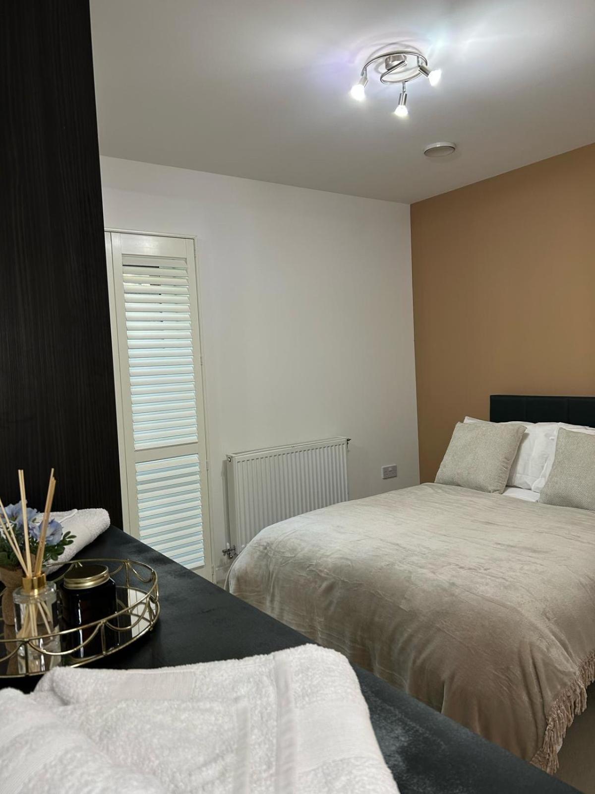 Modern 2-bedroom Flat Near Wembley - 9 Minutes From Park Royal Station * London