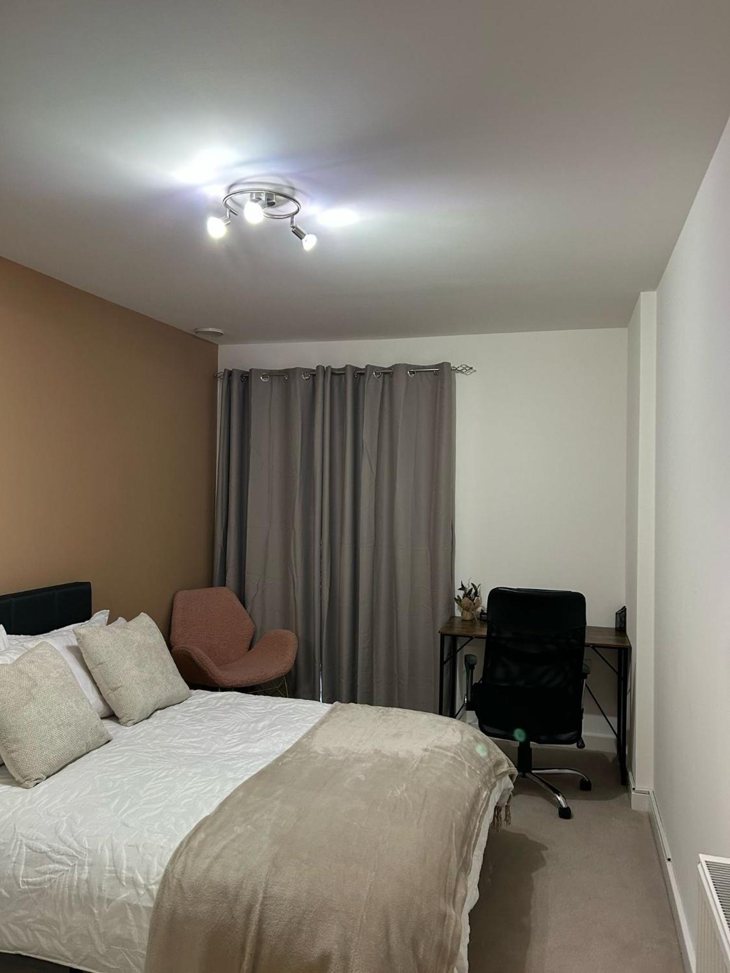 Modern 2-bedroom Flat Near Wembley - 9 Minutes From Park Royal Station * London