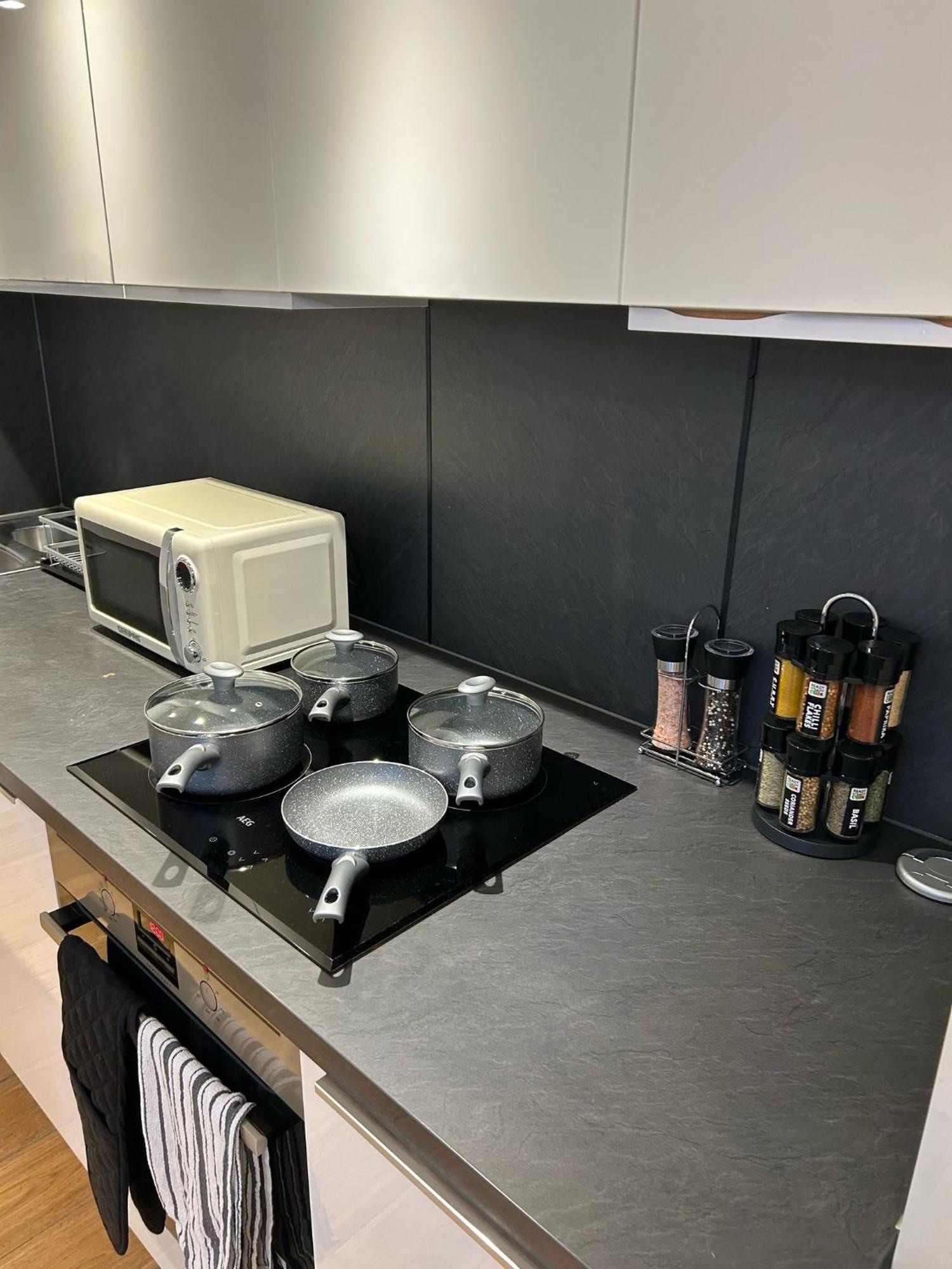 Modern 2-bedroom Flat Near Wembley - 9 Minutes From Park Royal Station Apartment