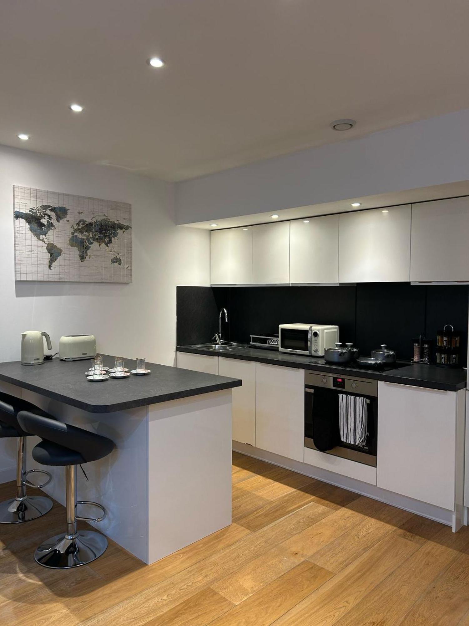Modern 2-bedroom Flat Near Wembley - 9 Minutes From Park Royal Station Apartment London