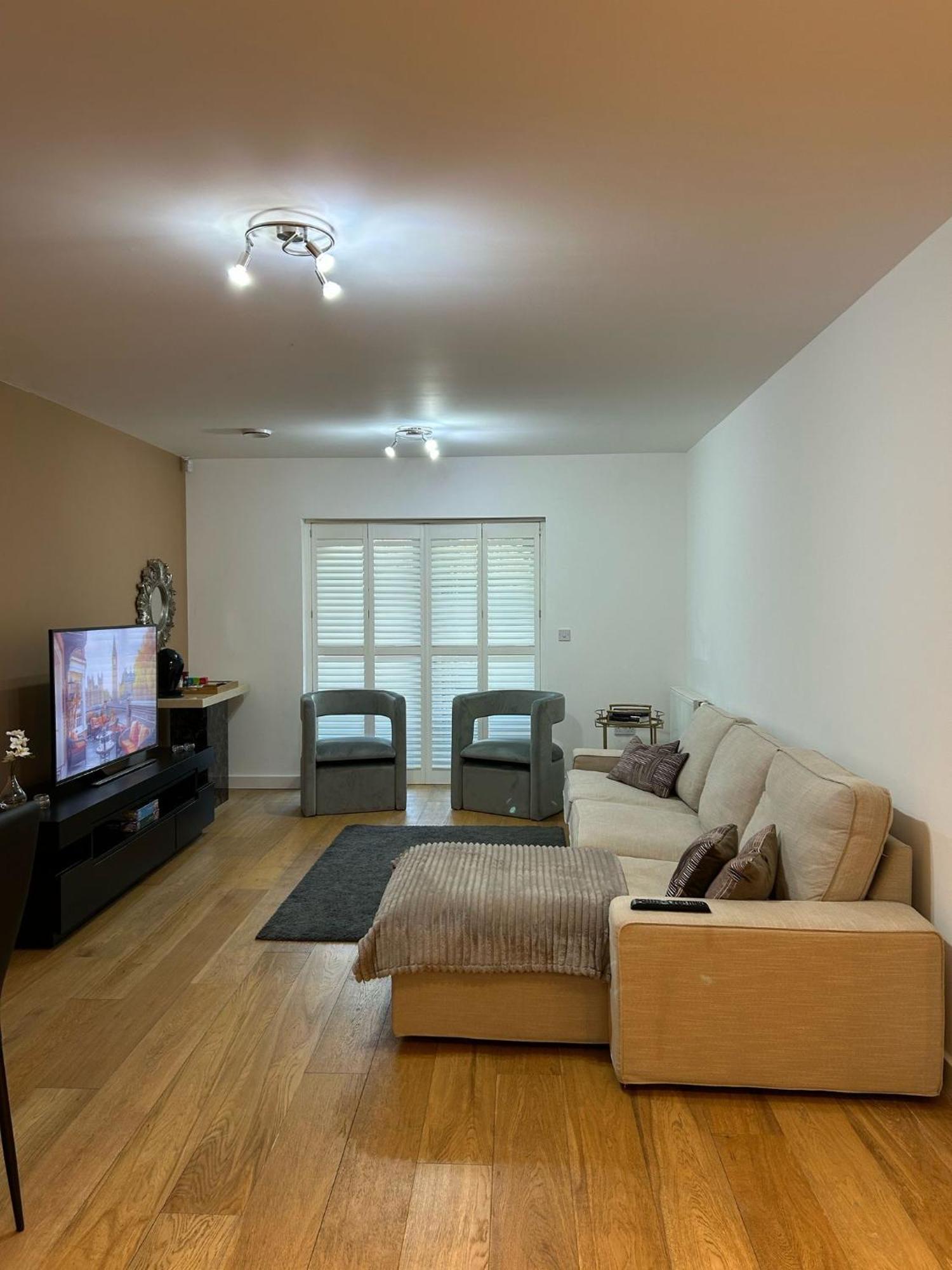 Modern 2-bedroom Flat Near Wembley - 9 Minutes From Park Royal Station *