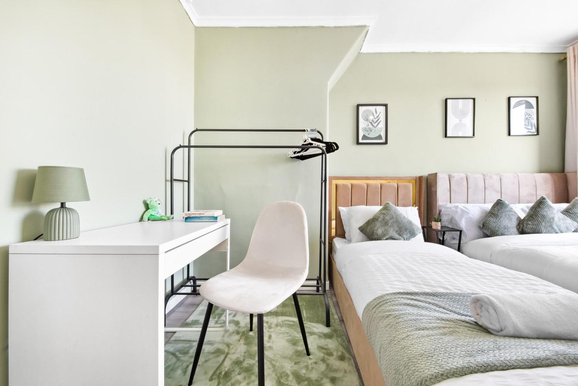 Apartment Modern 2 Bed Sleeps 7 *