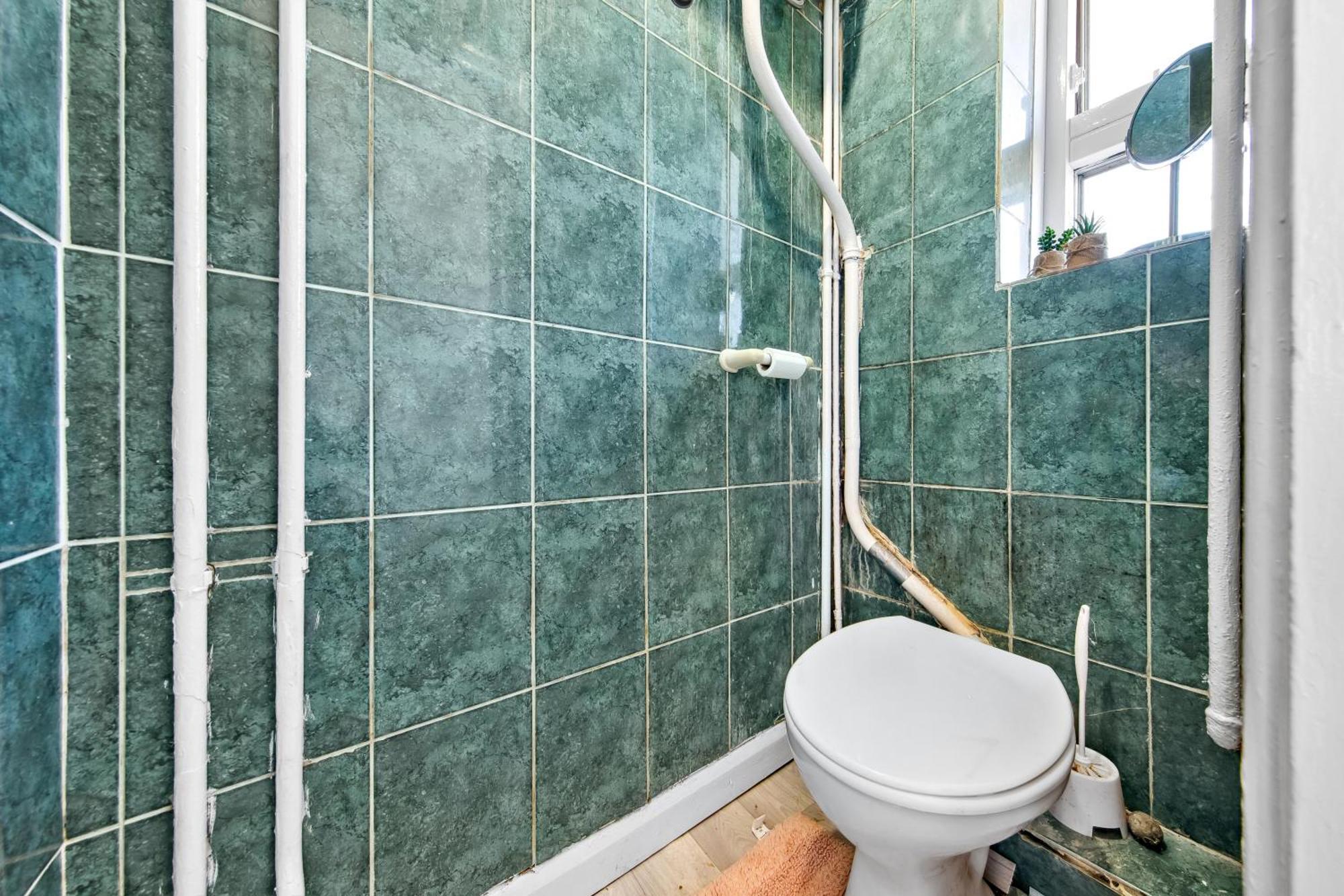 Modern 2 Bed Sleeps 7 London