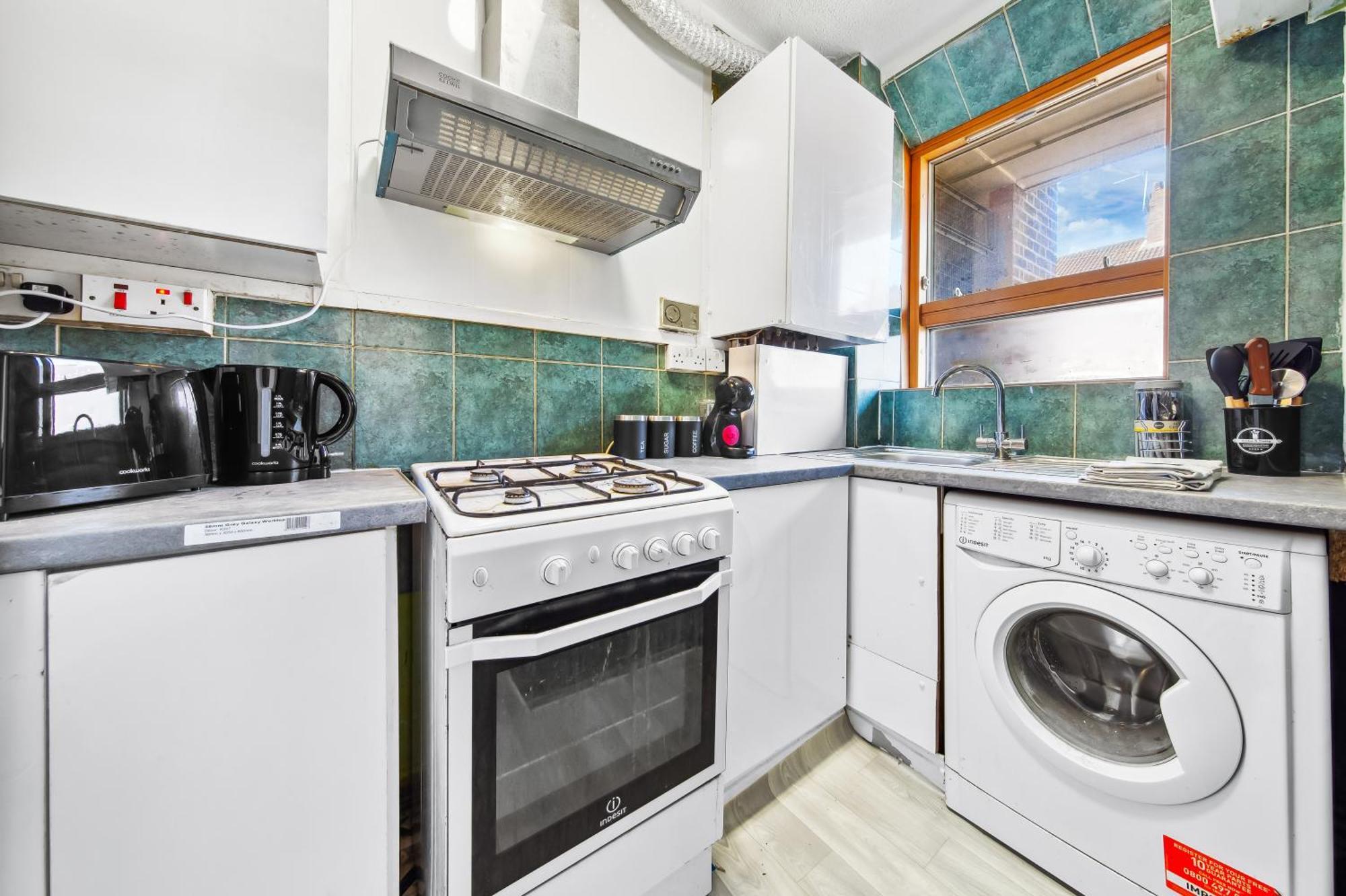 Modern 2 Bed Sleeps 7 Apartment London