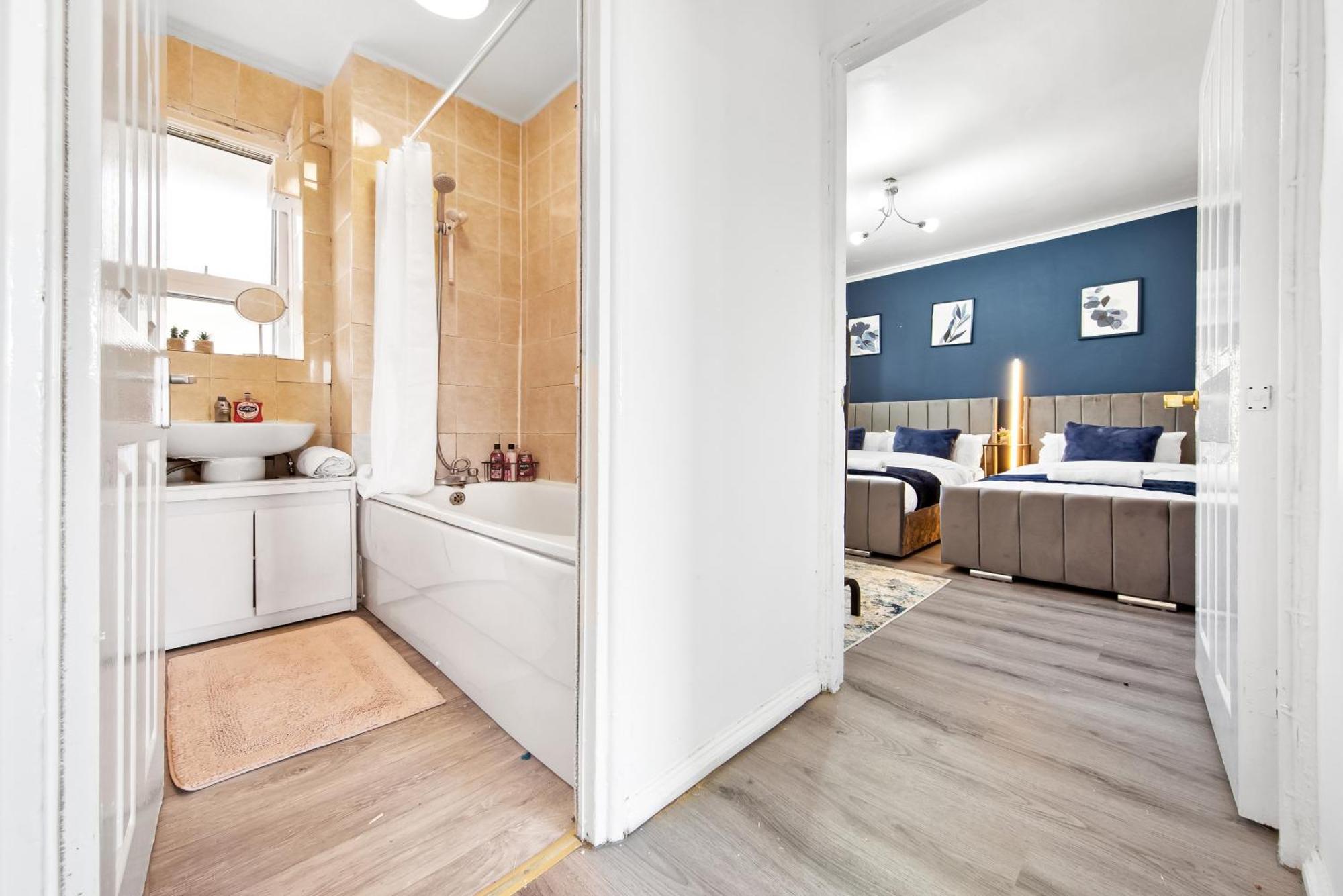 Apartment Modern 2 Bed Sleeps 7 *