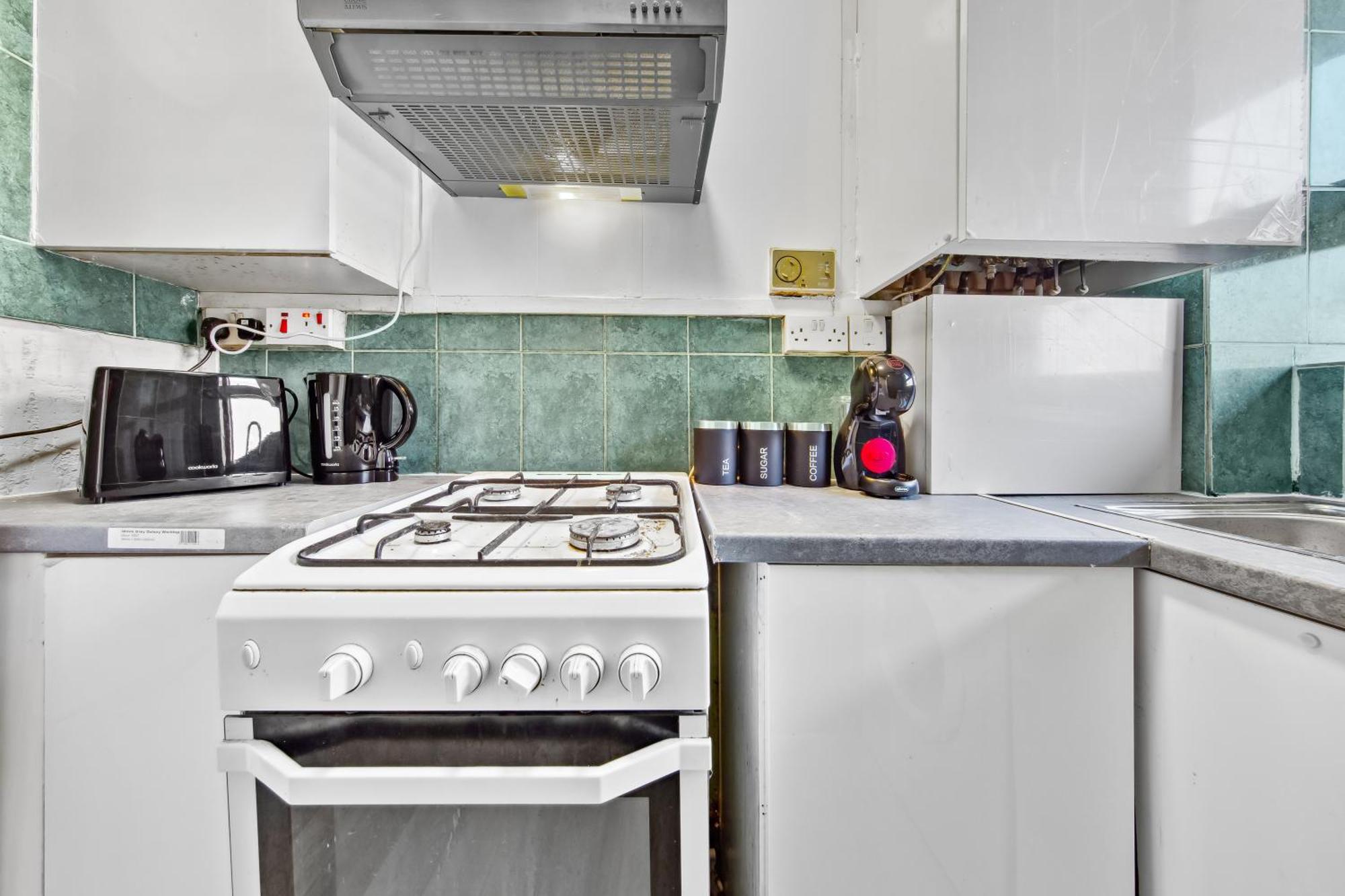 Modern 2 Bed Sleeps 7 Apartment London