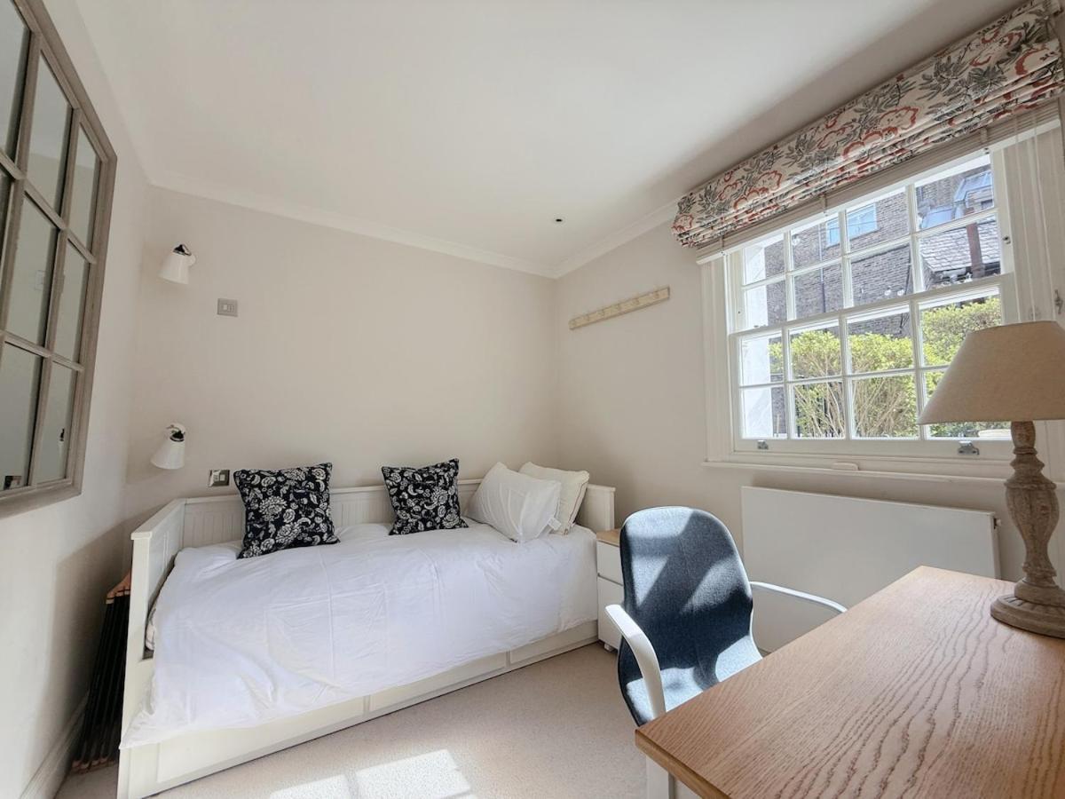 Pousada Stylish 3-bedroom Terrace House Near Earls Court