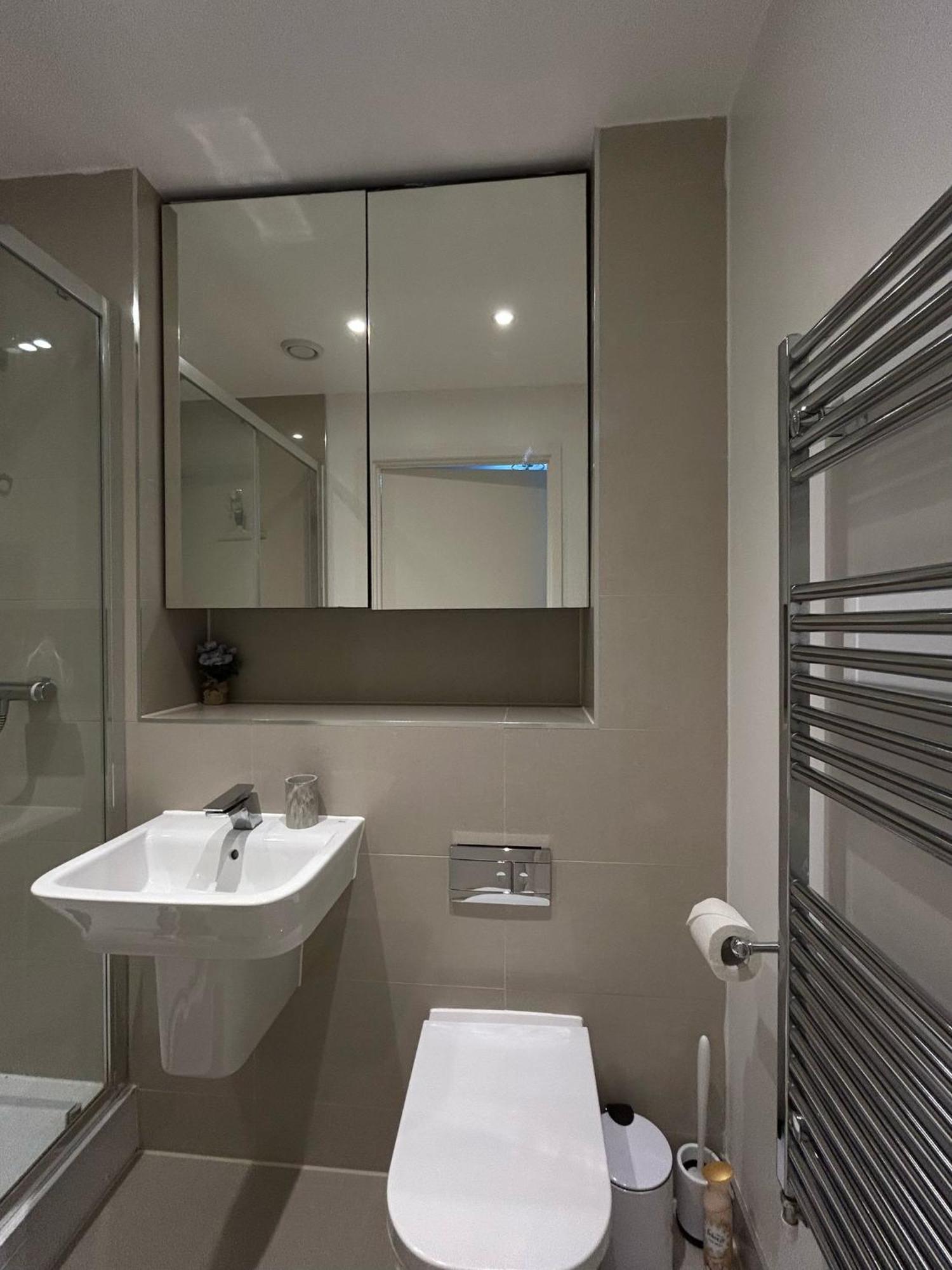 Apartment Modern 2-bedroom Flat Near Wembley - 9 Minutes From Park Royal Station London