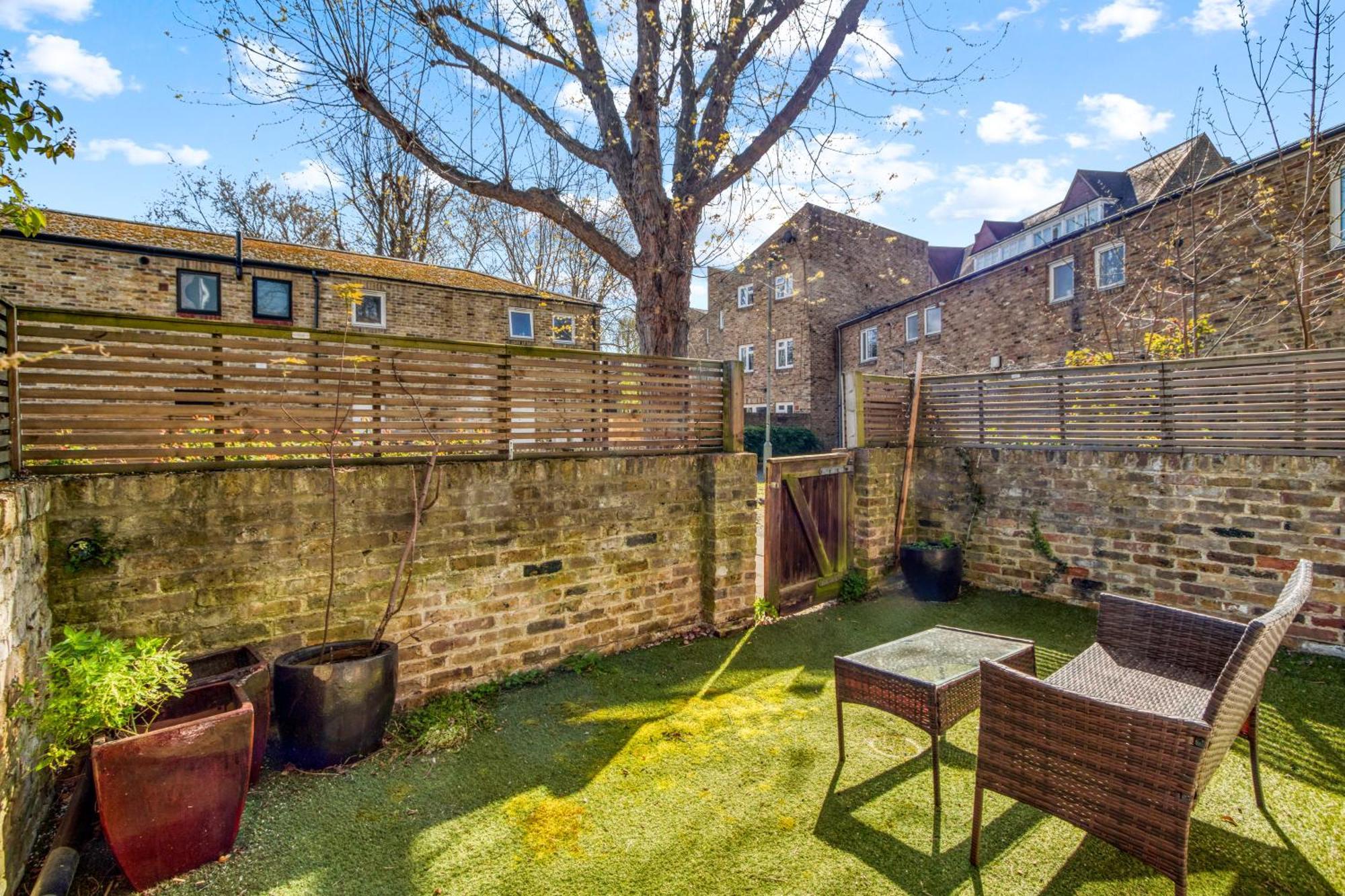 Lovely 3-bed Clapham Common Apartment *