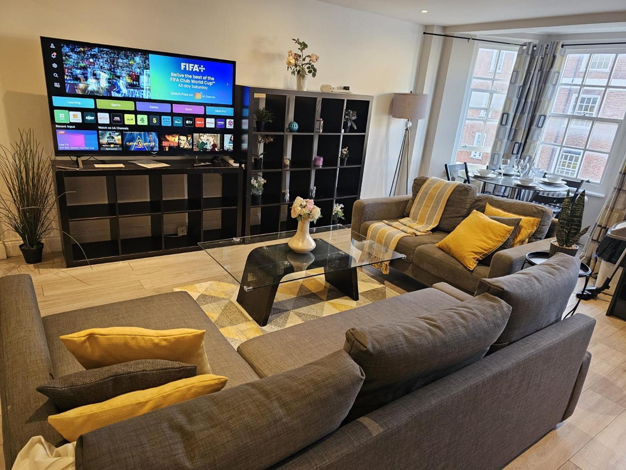 Apartment Stunning 3 Bedroom In London