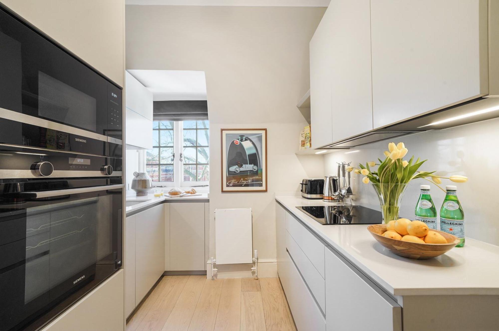 Stylish Family Near Kensington High Street Apartment *