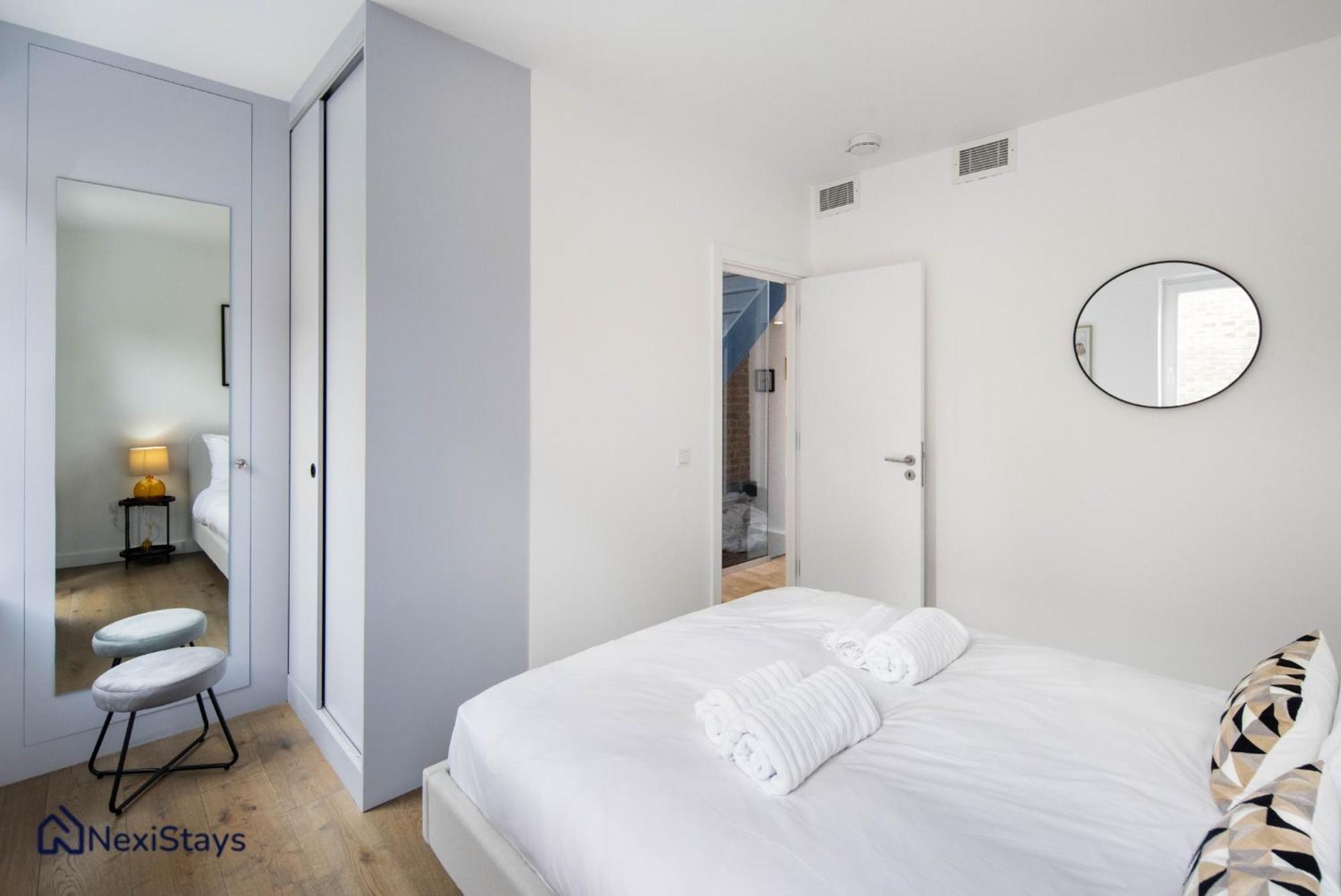 1 Min Walk To Euston Station, Modern Townhouse London