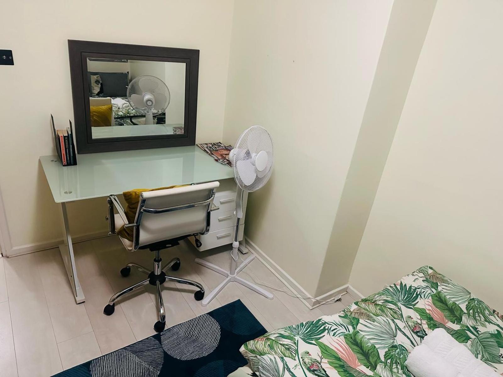 Lovely Quiet Spacious Around Little Venice Desirable Location Very By Ricky & Giustina Apartamento
