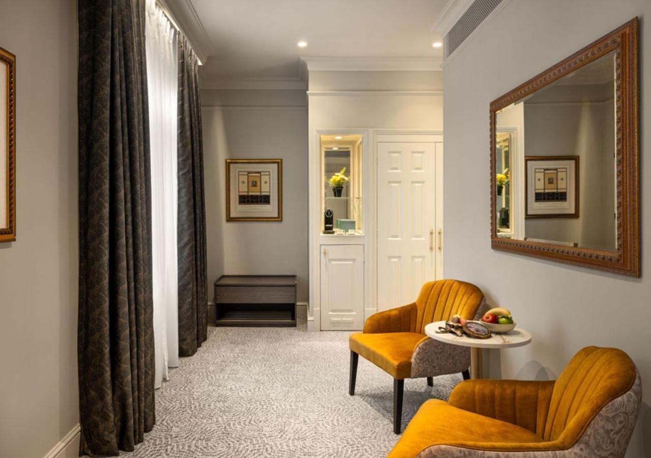 Hotel St. James' Court, A Taj Hotel,